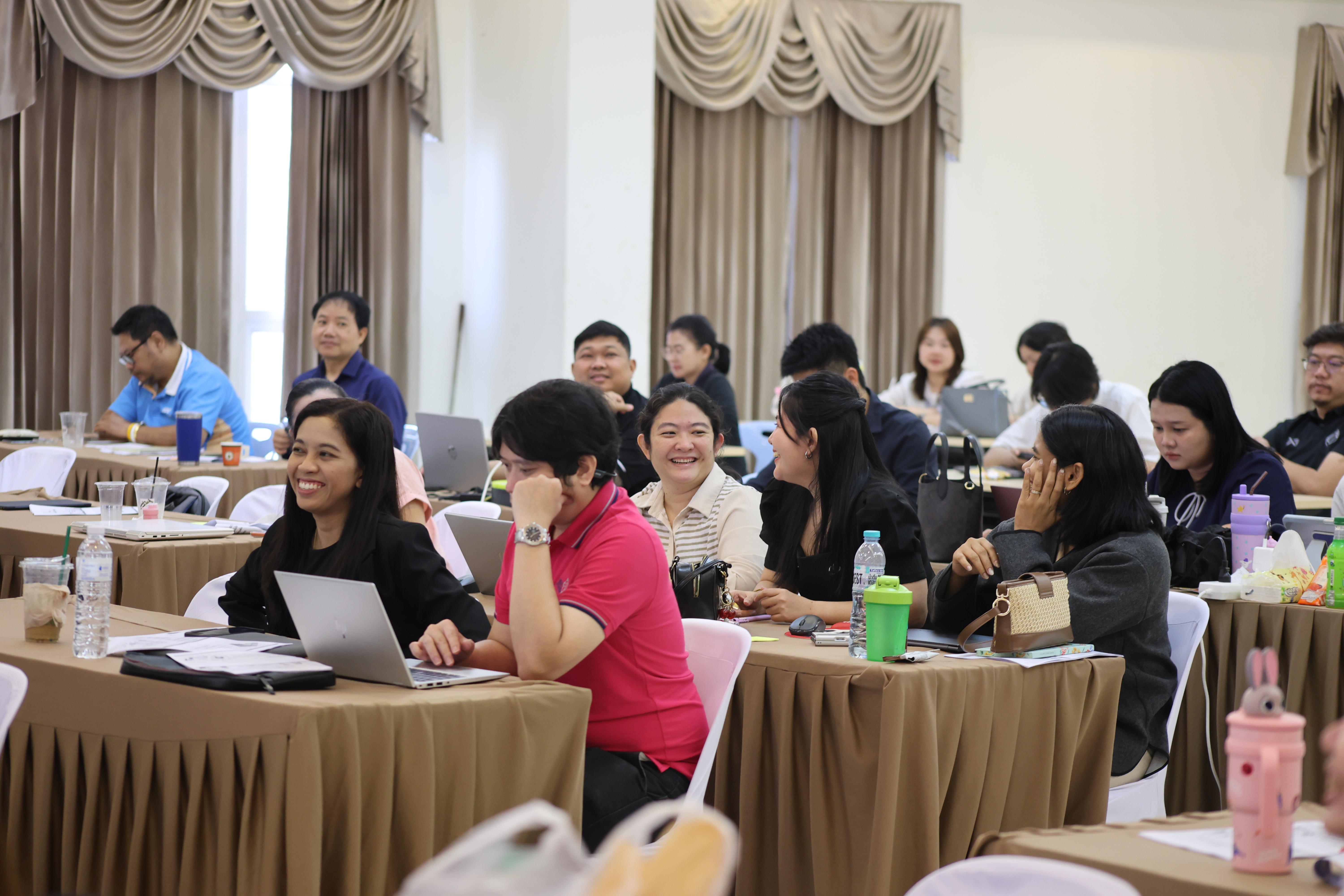 215. วันนี้เป็นการอบรมในโมดูลที่ 2  เรื่อง “ภาษาเพื่อการสื่อสารสำหรับครู”