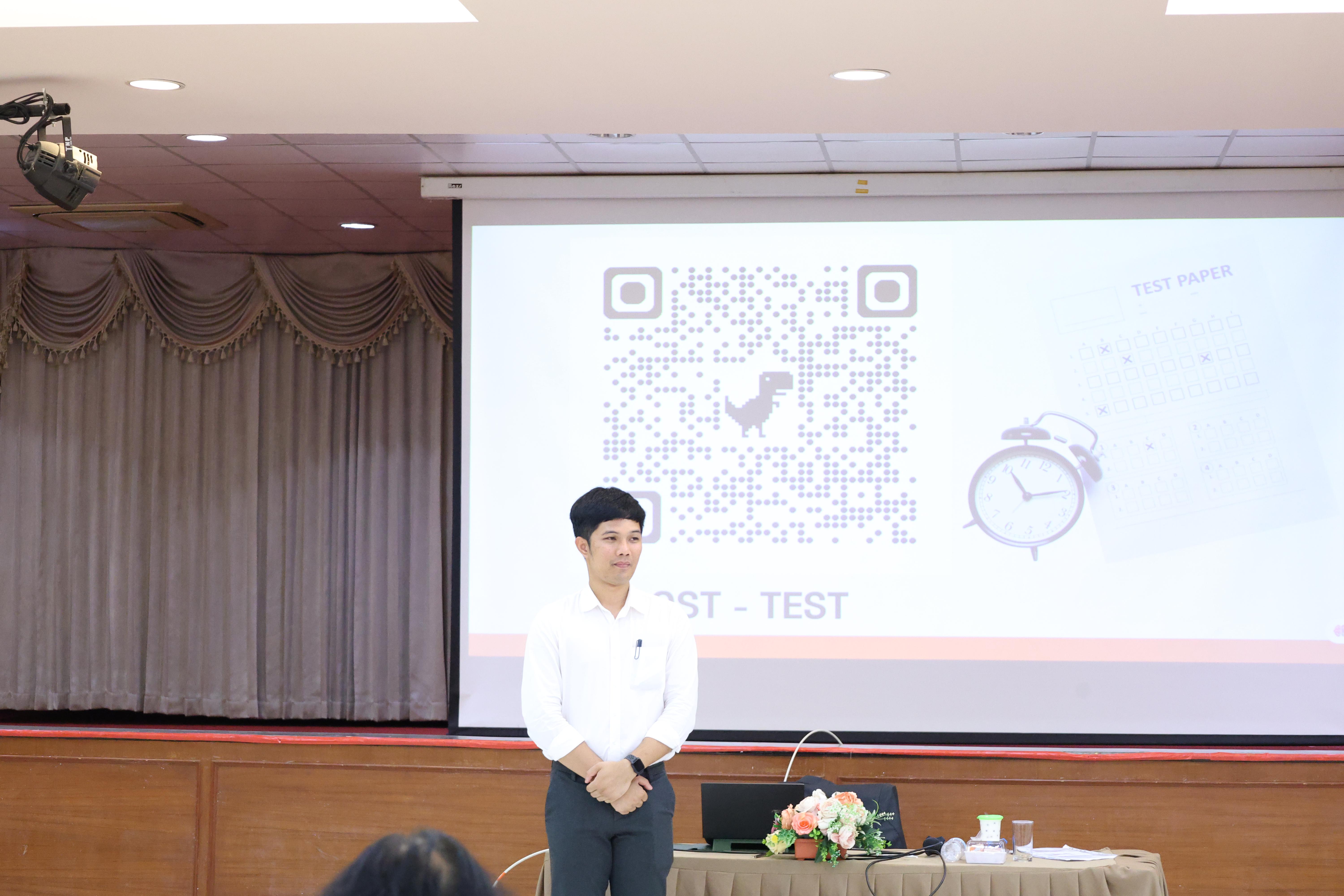 411. วันนี้เป็นการอบรมในโมดูลที่ 2  เรื่อง “ภาษาเพื่อการสื่อสารสำหรับครู”