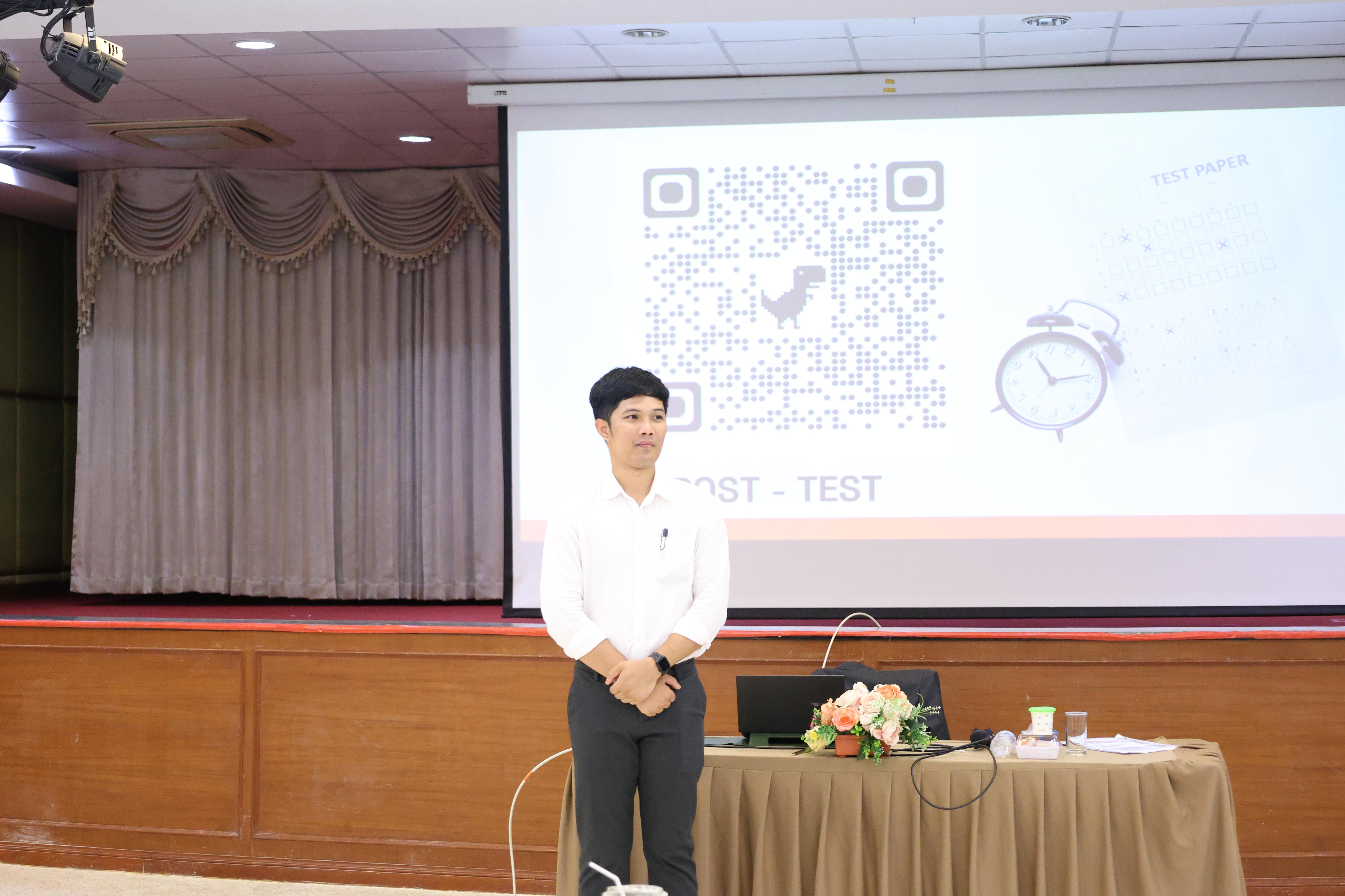 412. วันนี้เป็นการอบรมในโมดูลที่ 2  เรื่อง “ภาษาเพื่อการสื่อสารสำหรับครู”