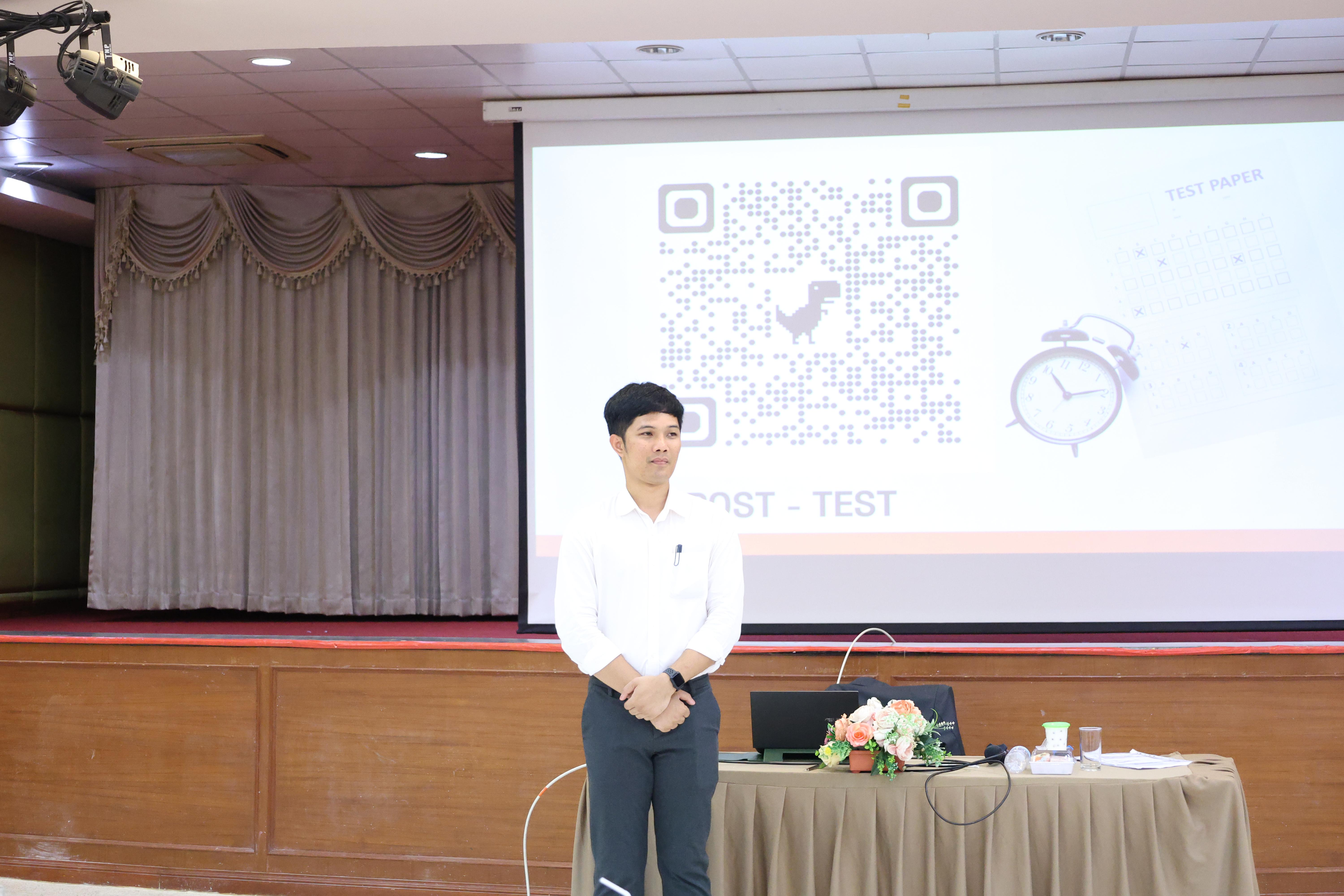 413. วันนี้เป็นการอบรมในโมดูลที่ 2  เรื่อง “ภาษาเพื่อการสื่อสารสำหรับครู”