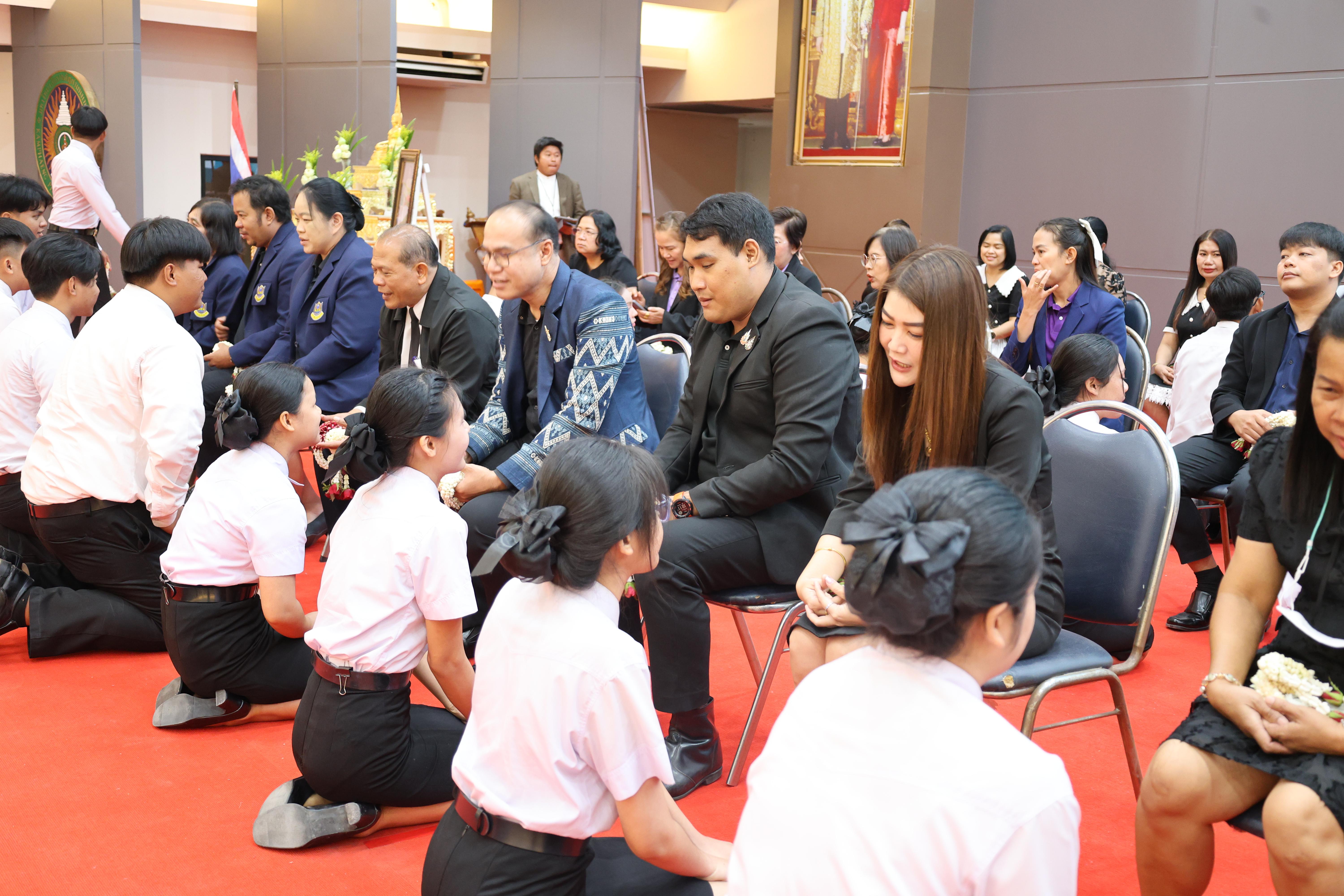 214. กิจกรรมพิธีรับมอบศิษย์ ประจำปีการศึกษา 2569