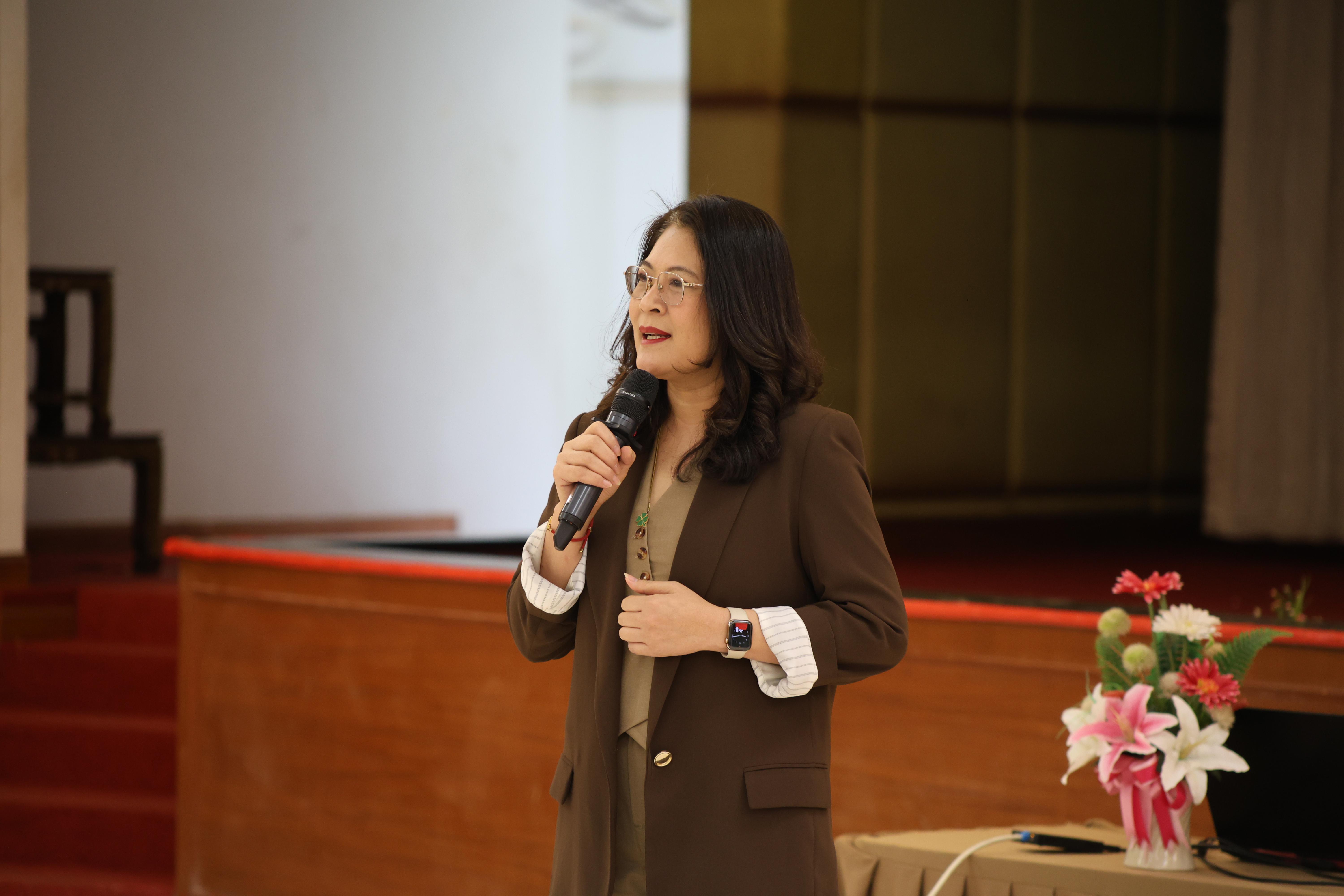 14. วันนี้เป็นการอบรมในโมดูลที่ 10 เรื่อง “ทักษะการโค้ชเพื่อการพัฒนา Soft Skills” .