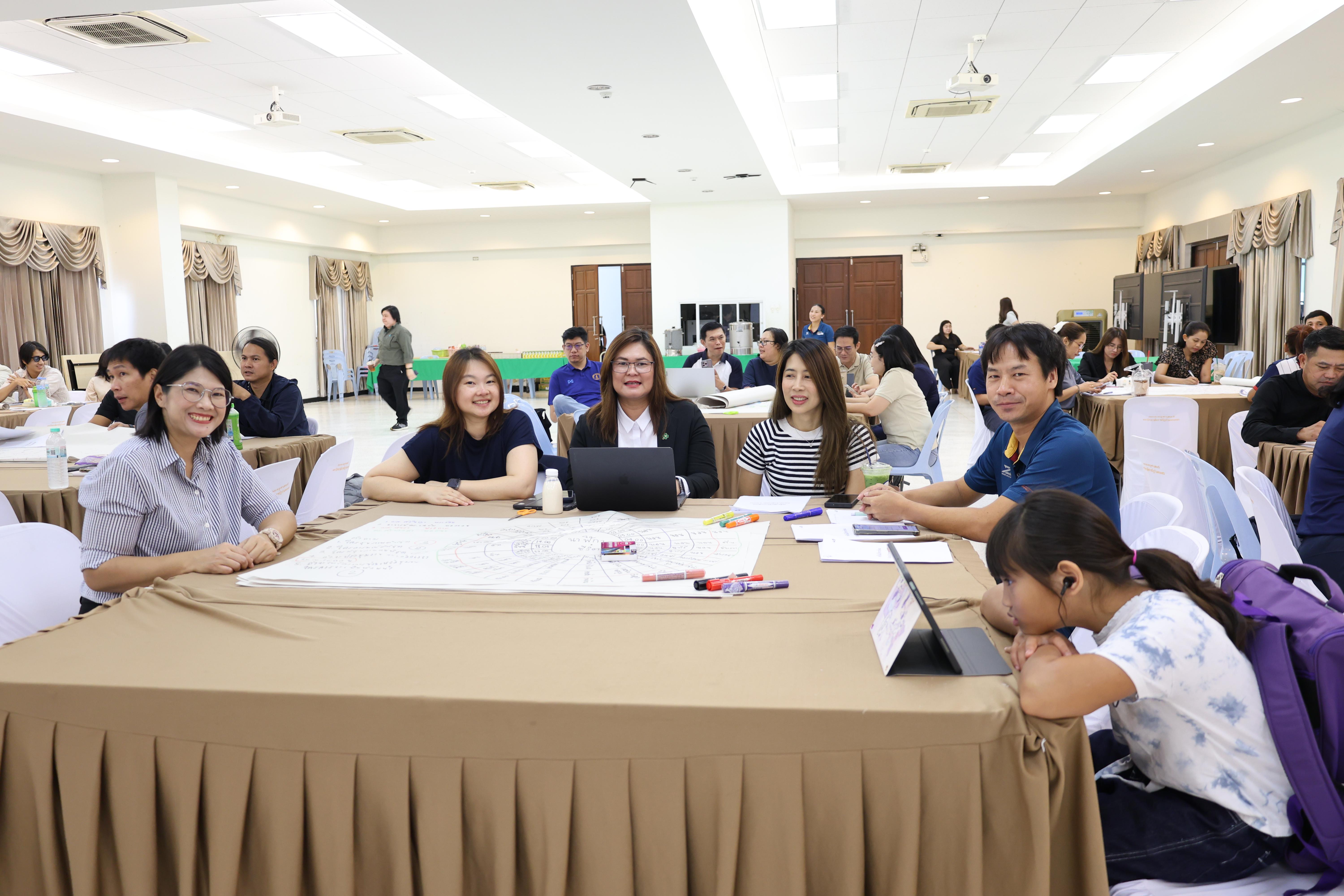 40. วันนี้เป็นการอบรมในโมดูลที่ 10 เรื่อง “ทักษะการโค้ชเพื่อการพัฒนา Soft Skills” .