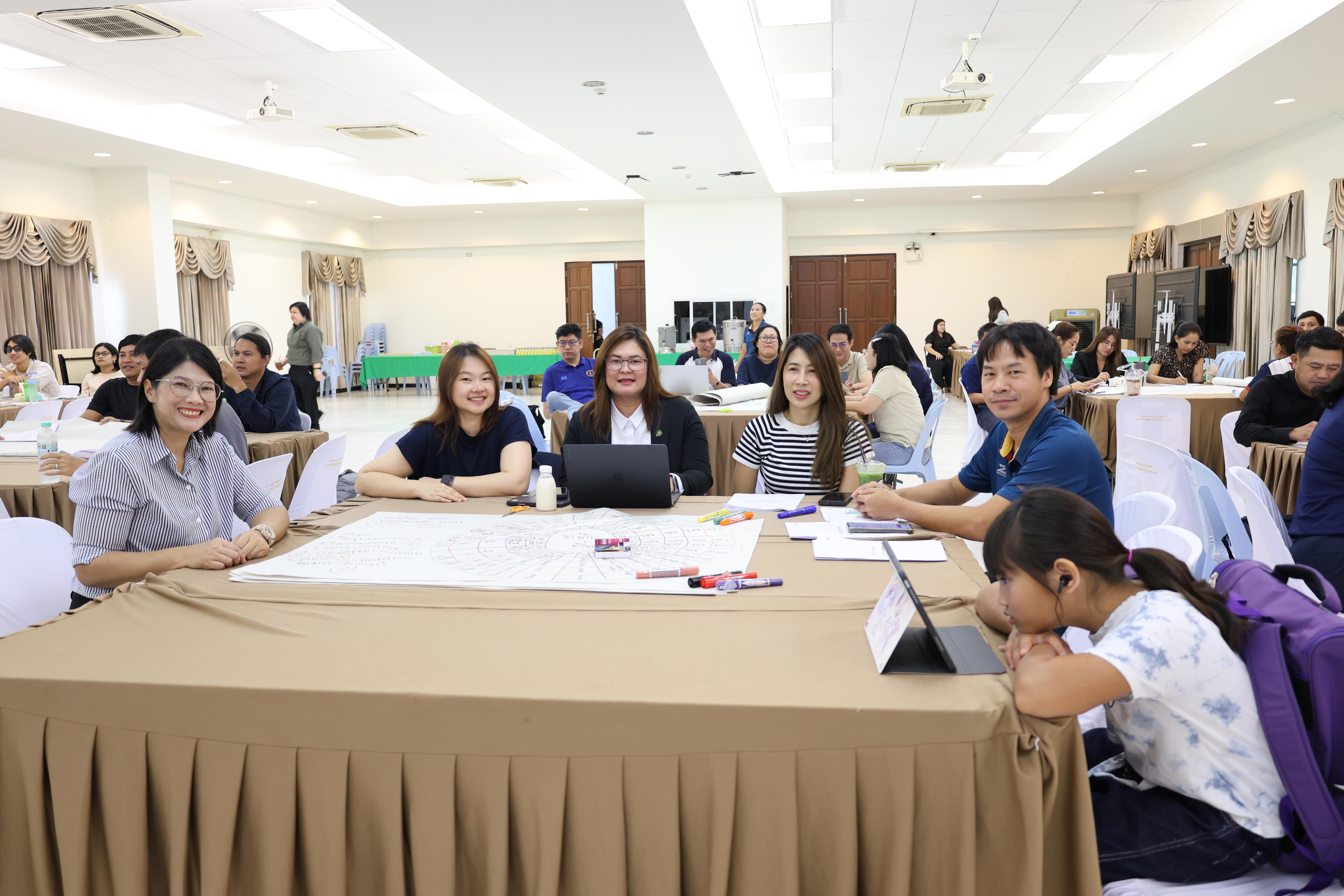 42. วันนี้เป็นการอบรมในโมดูลที่ 10 เรื่อง “ทักษะการโค้ชเพื่อการพัฒนา Soft Skills” .