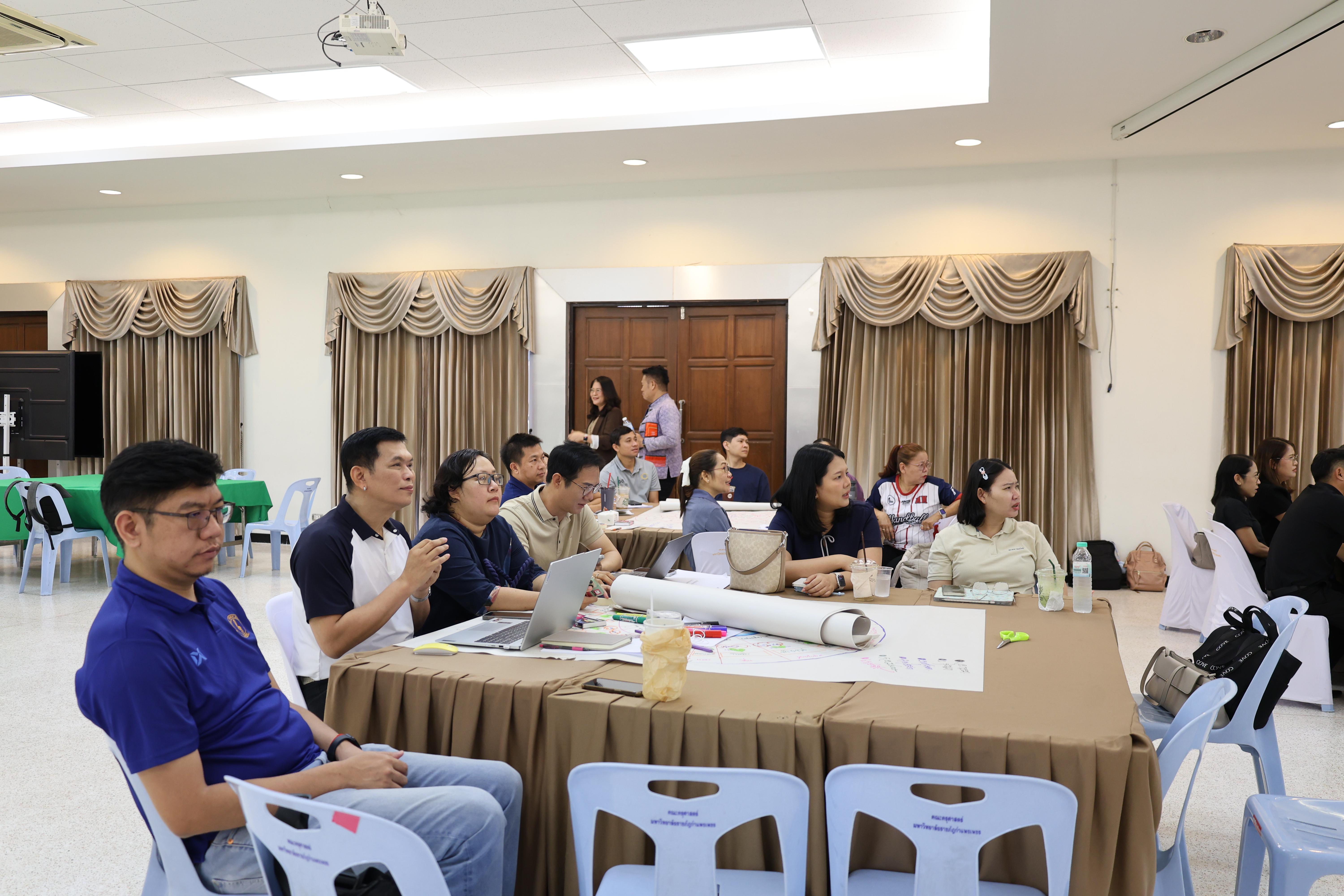 59. วันนี้เป็นการอบรมในโมดูลที่ 10 เรื่อง “ทักษะการโค้ชเพื่อการพัฒนา Soft Skills” .
