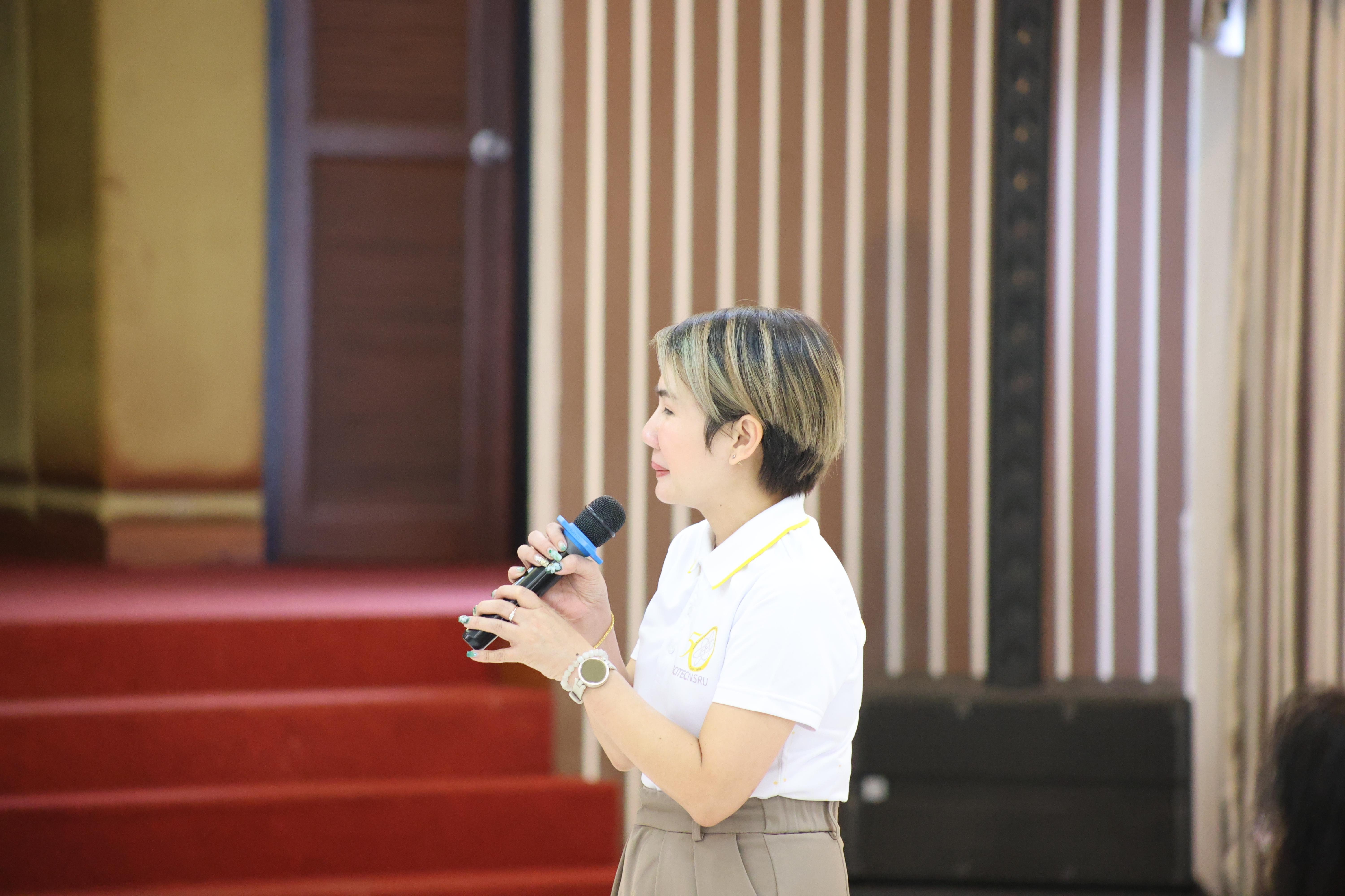 208. วันนี้เป็นการอบรมในโมดูลที่ 10 เรื่อง “ทักษะการโค้ชเพื่อการพัฒนา Soft Skills” .