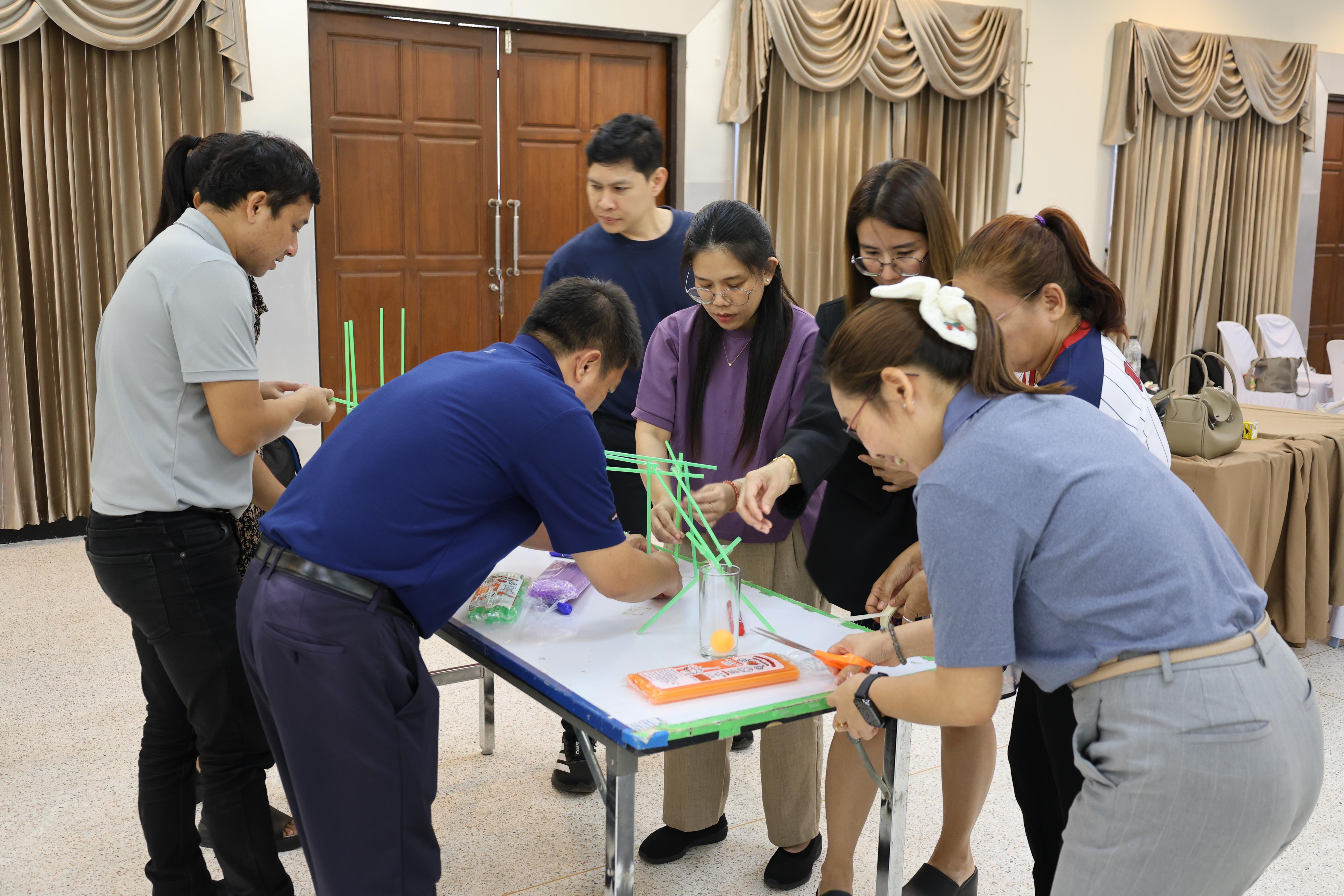 352. วันนี้เป็นการอบรมในโมดูลที่ 10 เรื่อง “ทักษะการโค้ชเพื่อการพัฒนา Soft Skills” .