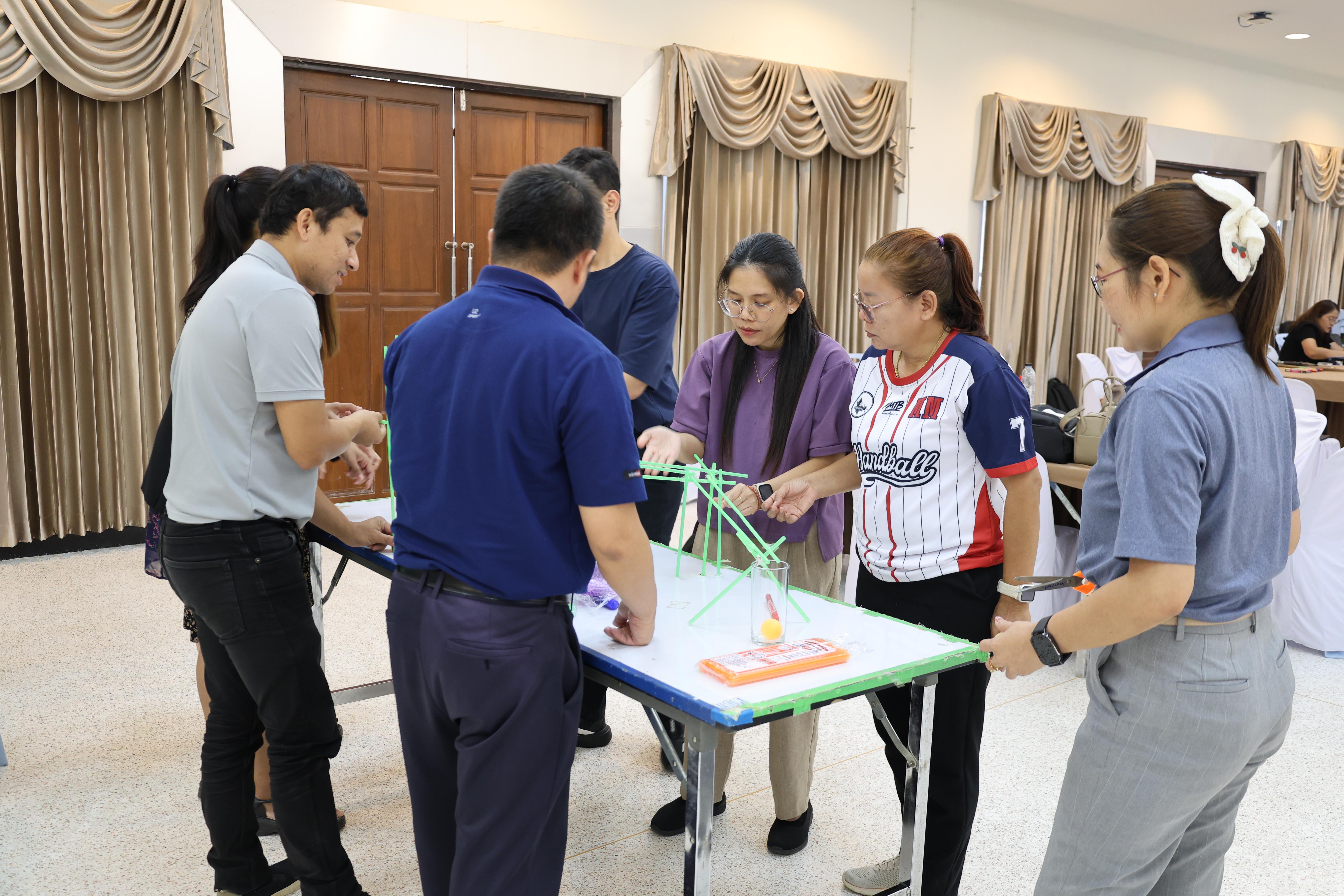 354. วันนี้เป็นการอบรมในโมดูลที่ 10 เรื่อง “ทักษะการโค้ชเพื่อการพัฒนา Soft Skills” .