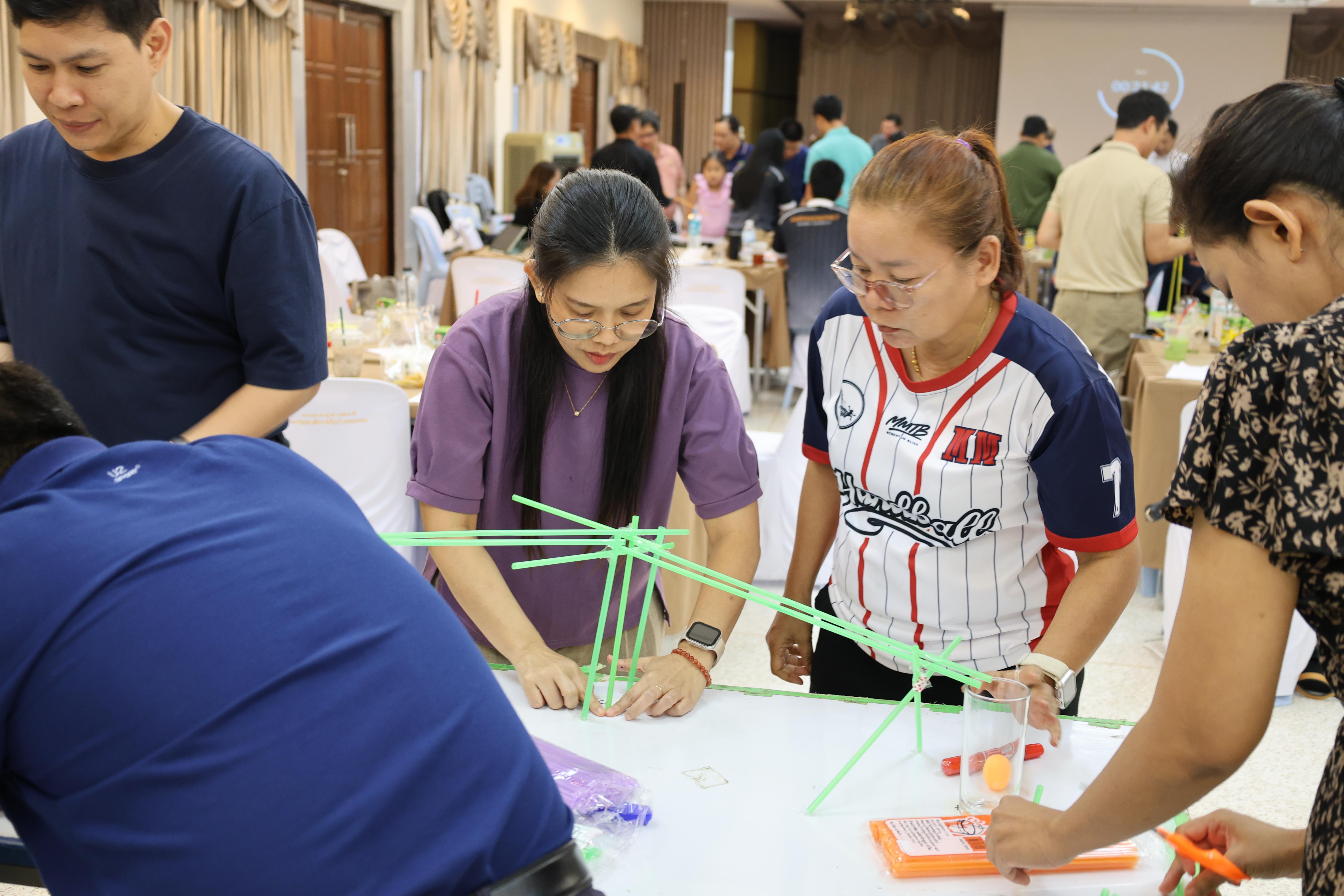 355. วันนี้เป็นการอบรมในโมดูลที่ 10 เรื่อง “ทักษะการโค้ชเพื่อการพัฒนา Soft Skills” .