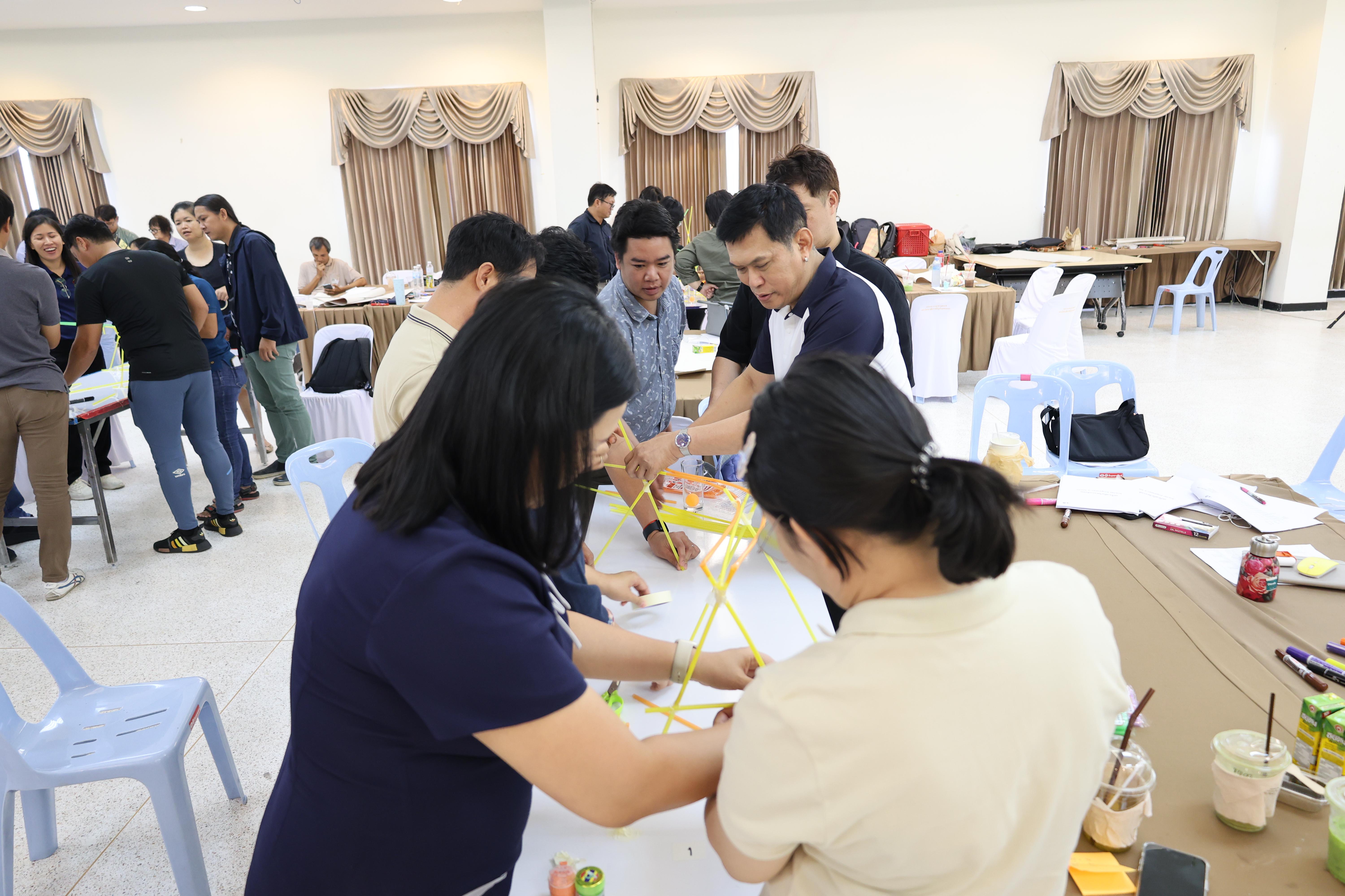 369. วันนี้เป็นการอบรมในโมดูลที่ 10 เรื่อง “ทักษะการโค้ชเพื่อการพัฒนา Soft Skills” .
