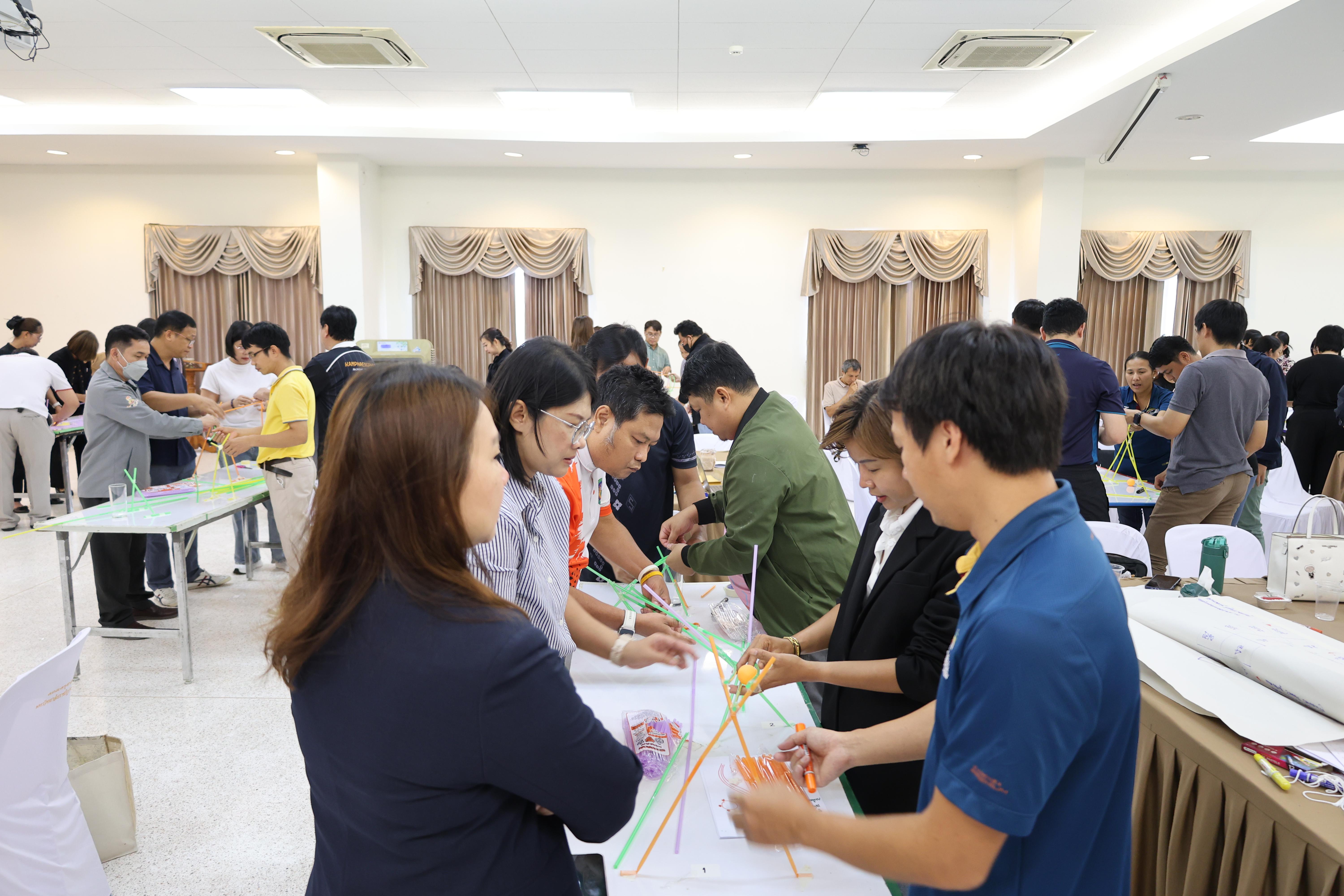 371. วันนี้เป็นการอบรมในโมดูลที่ 10 เรื่อง “ทักษะการโค้ชเพื่อการพัฒนา Soft Skills” .