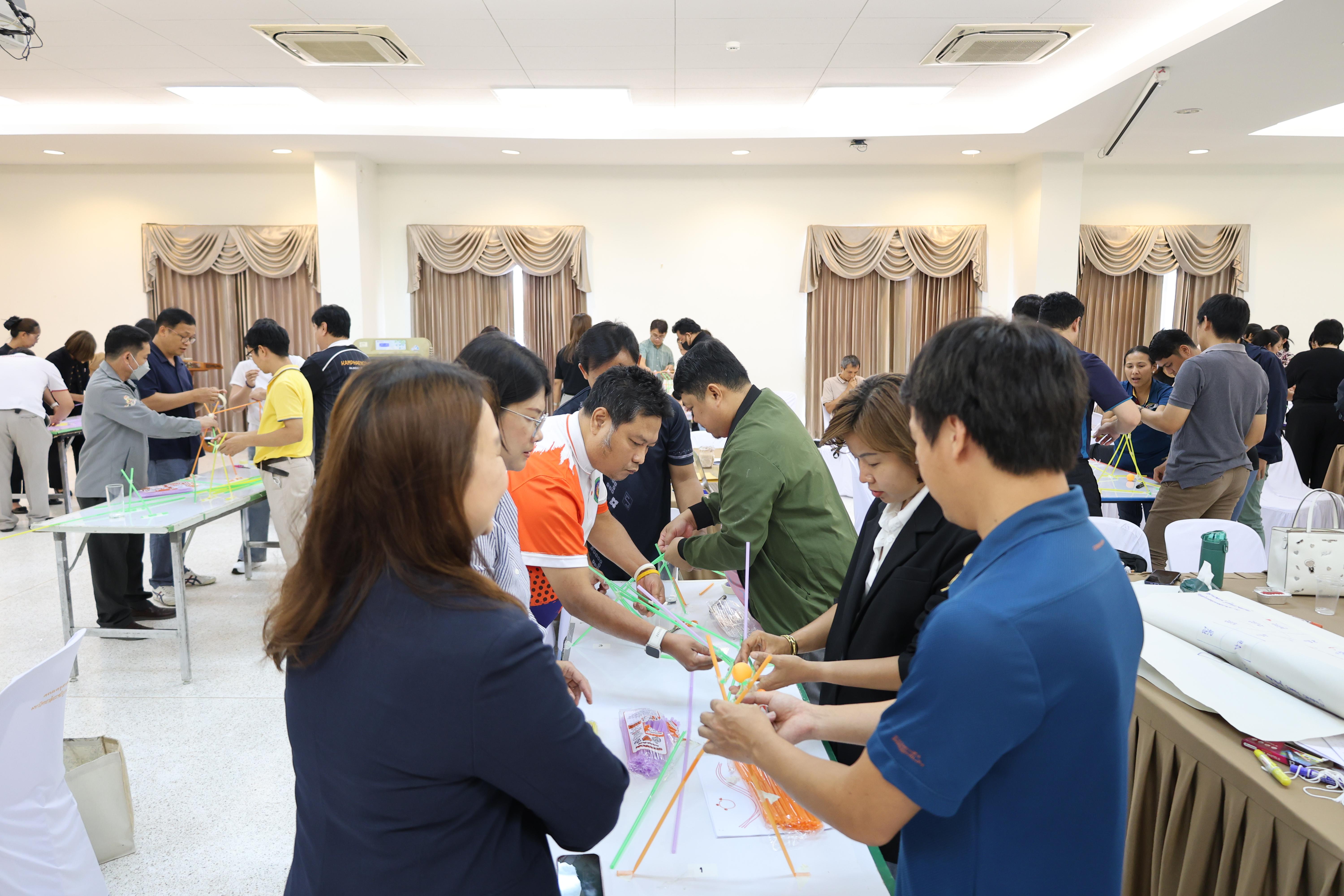 372. วันนี้เป็นการอบรมในโมดูลที่ 10 เรื่อง “ทักษะการโค้ชเพื่อการพัฒนา Soft Skills” .
