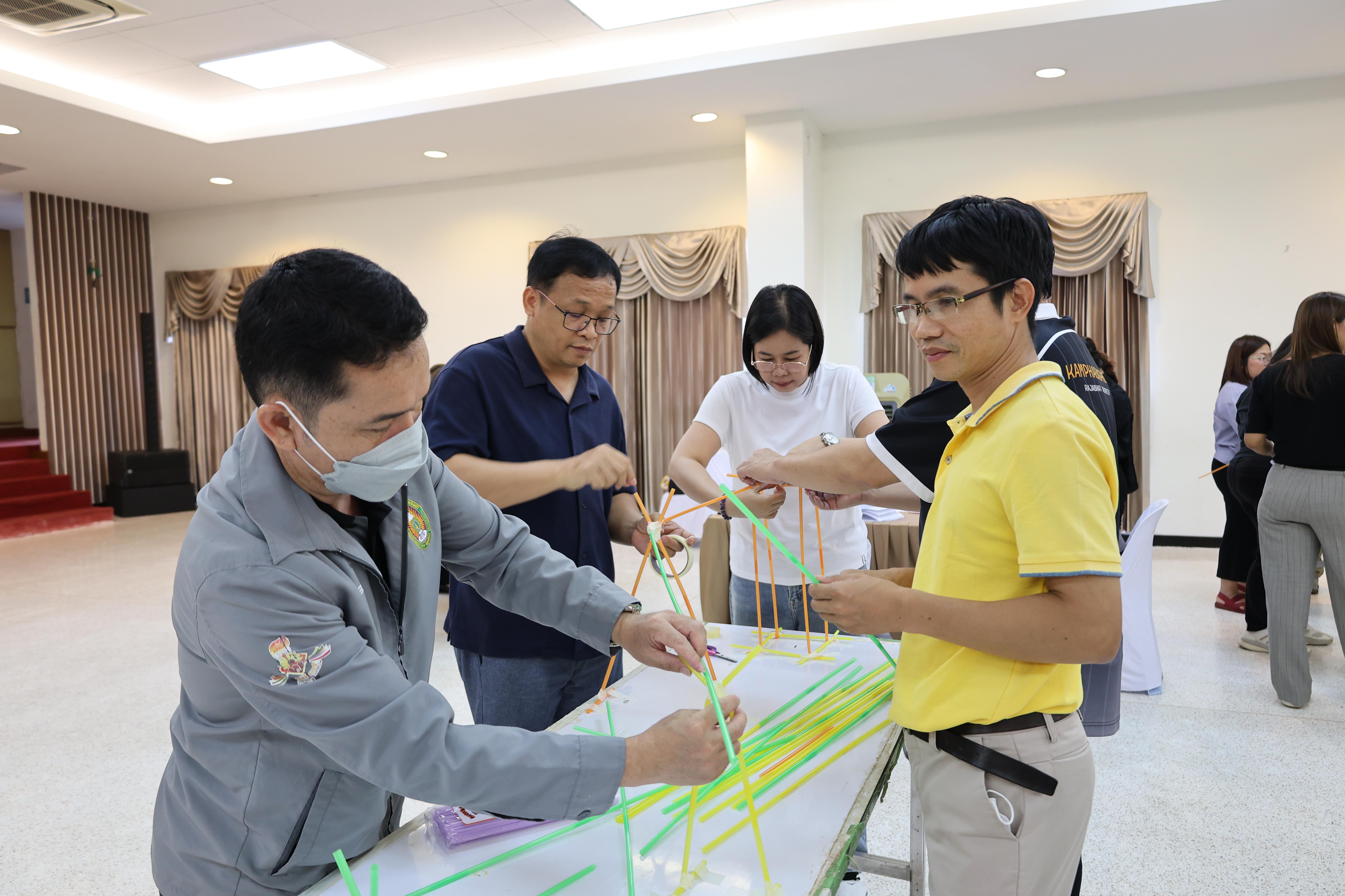 374. วันนี้เป็นการอบรมในโมดูลที่ 10 เรื่อง “ทักษะการโค้ชเพื่อการพัฒนา Soft Skills” .