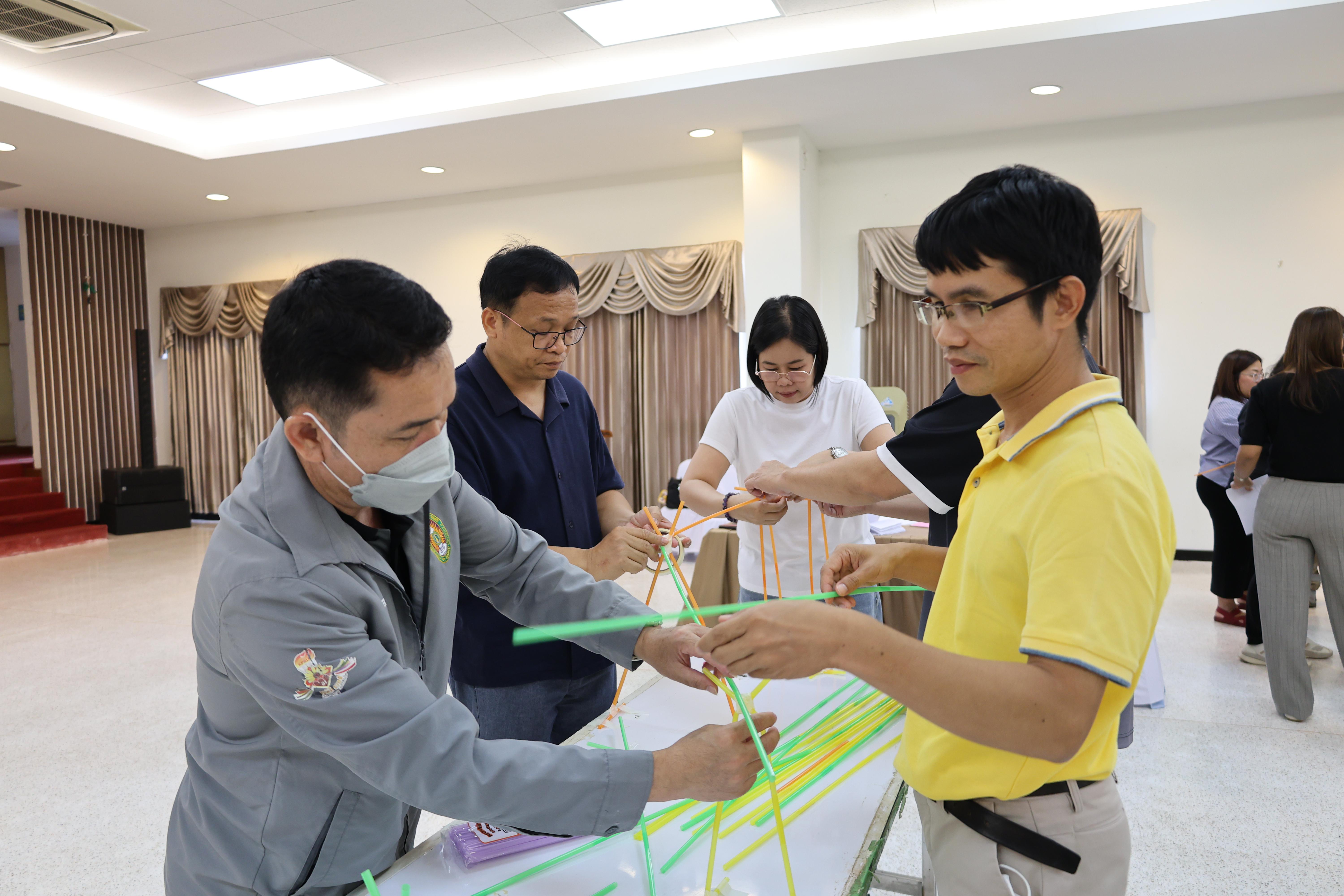 375. วันนี้เป็นการอบรมในโมดูลที่ 10 เรื่อง “ทักษะการโค้ชเพื่อการพัฒนา Soft Skills” .