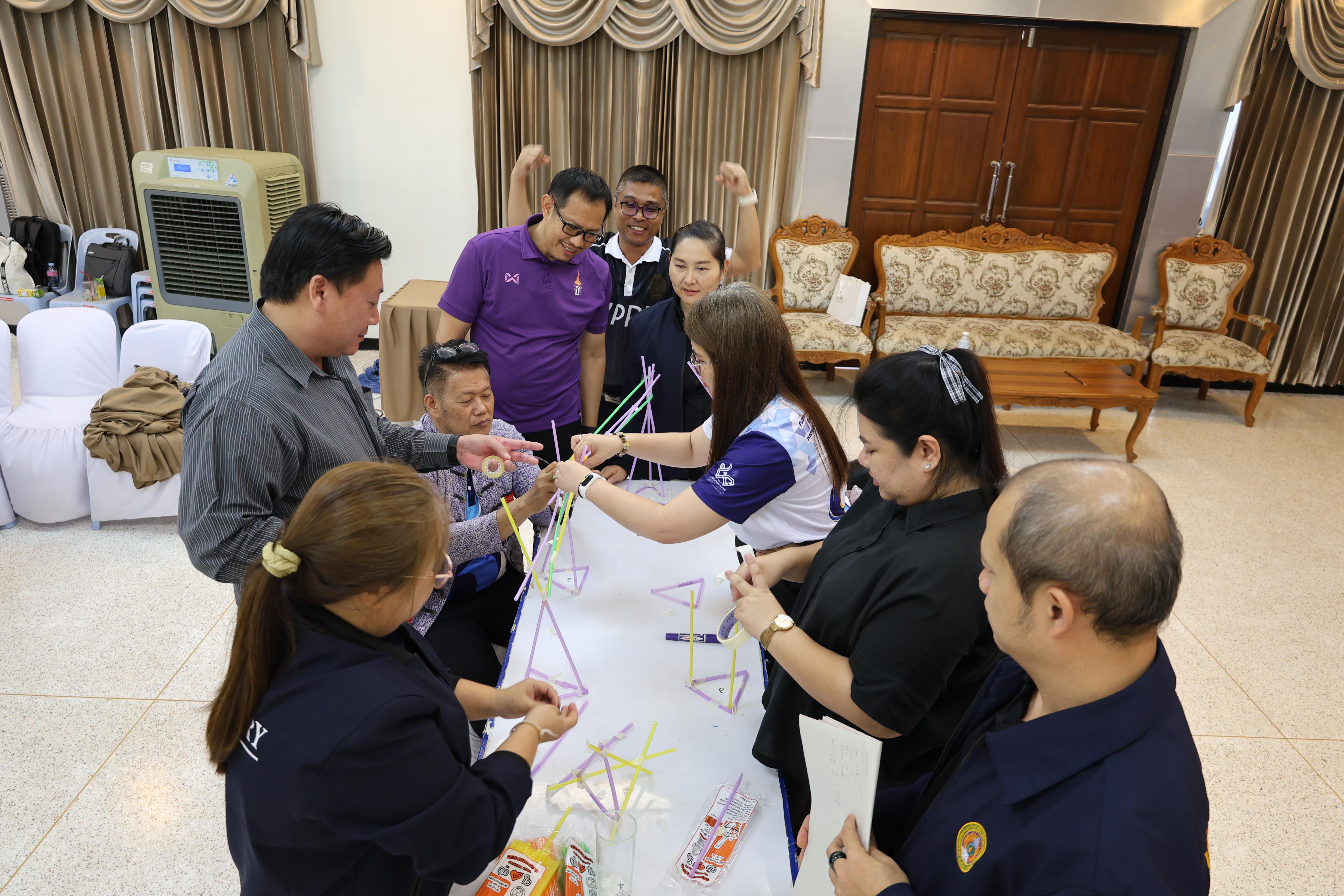 381. วันนี้เป็นการอบรมในโมดูลที่ 10 เรื่อง “ทักษะการโค้ชเพื่อการพัฒนา Soft Skills” .