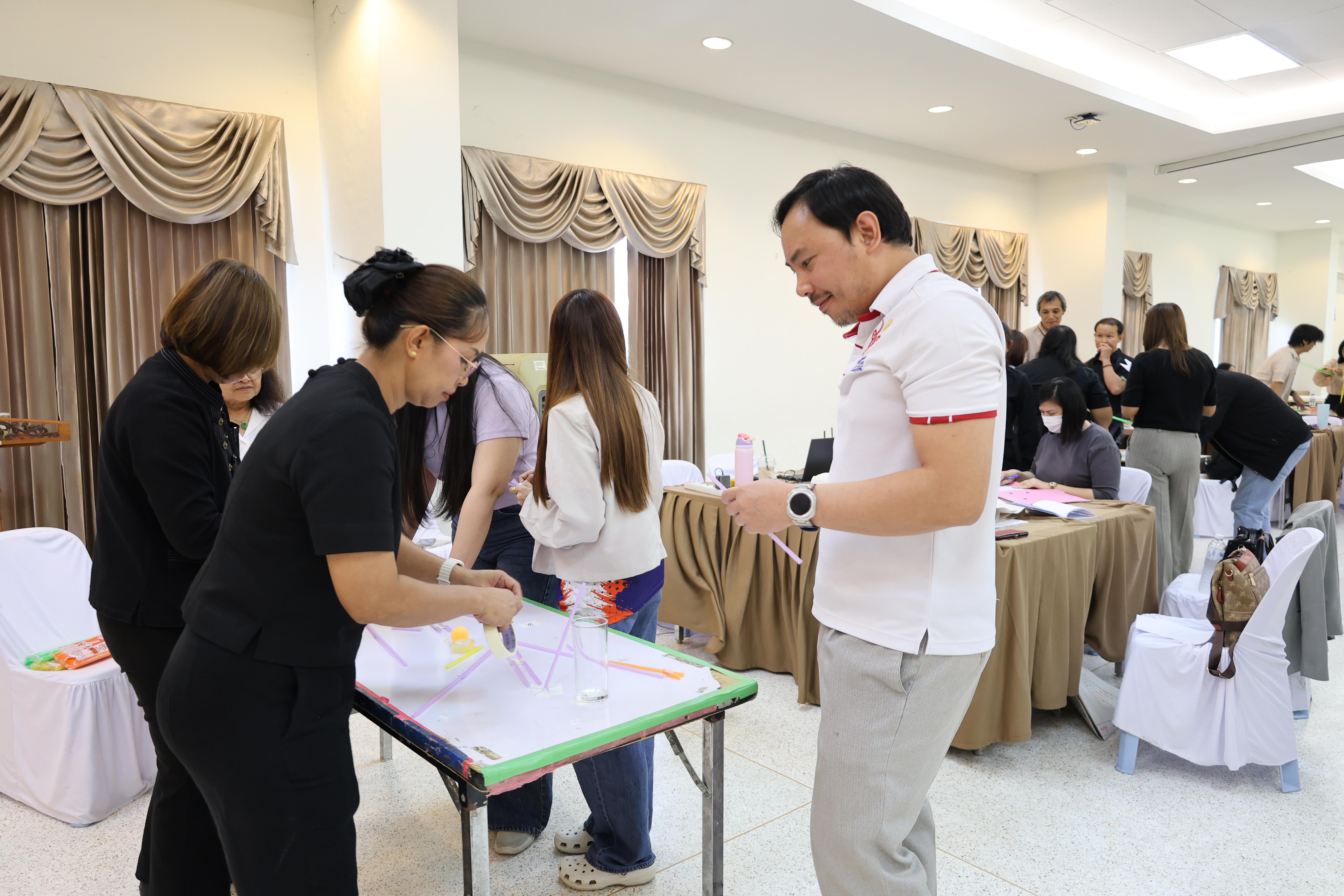 383. วันนี้เป็นการอบรมในโมดูลที่ 10 เรื่อง “ทักษะการโค้ชเพื่อการพัฒนา Soft Skills” .