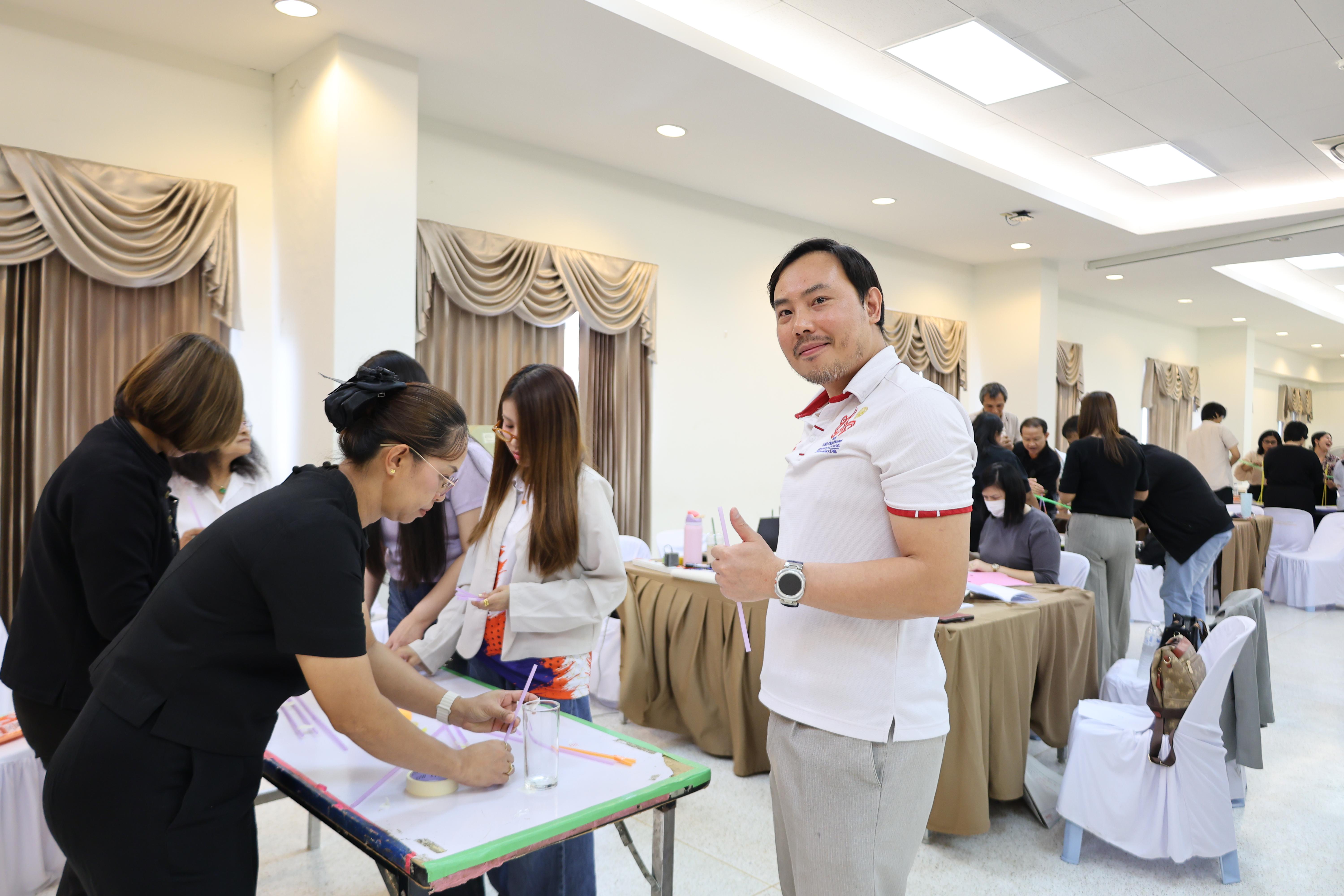 384. วันนี้เป็นการอบรมในโมดูลที่ 10 เรื่อง “ทักษะการโค้ชเพื่อการพัฒนา Soft Skills” .