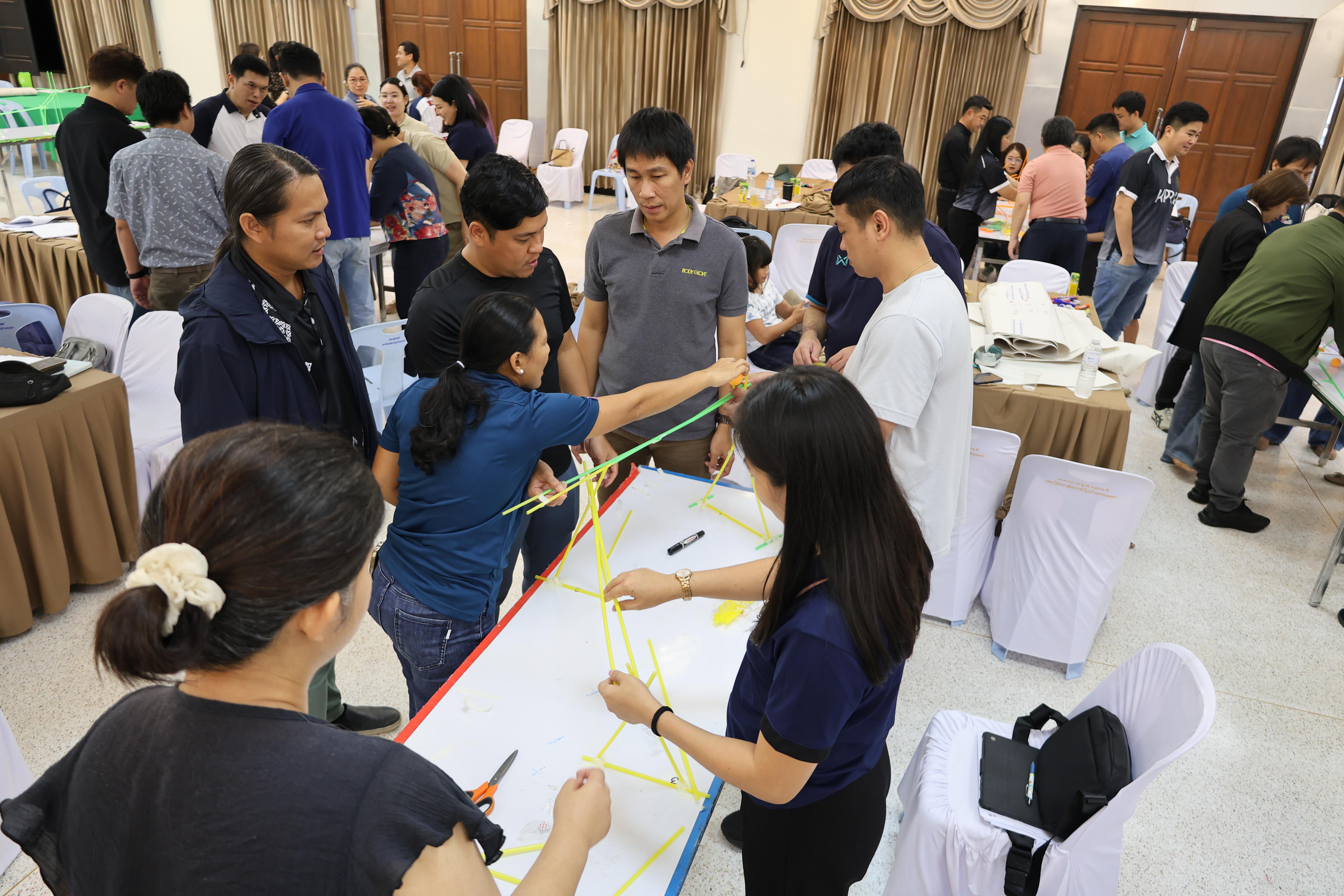 390. วันนี้เป็นการอบรมในโมดูลที่ 10 เรื่อง “ทักษะการโค้ชเพื่อการพัฒนา Soft Skills” .