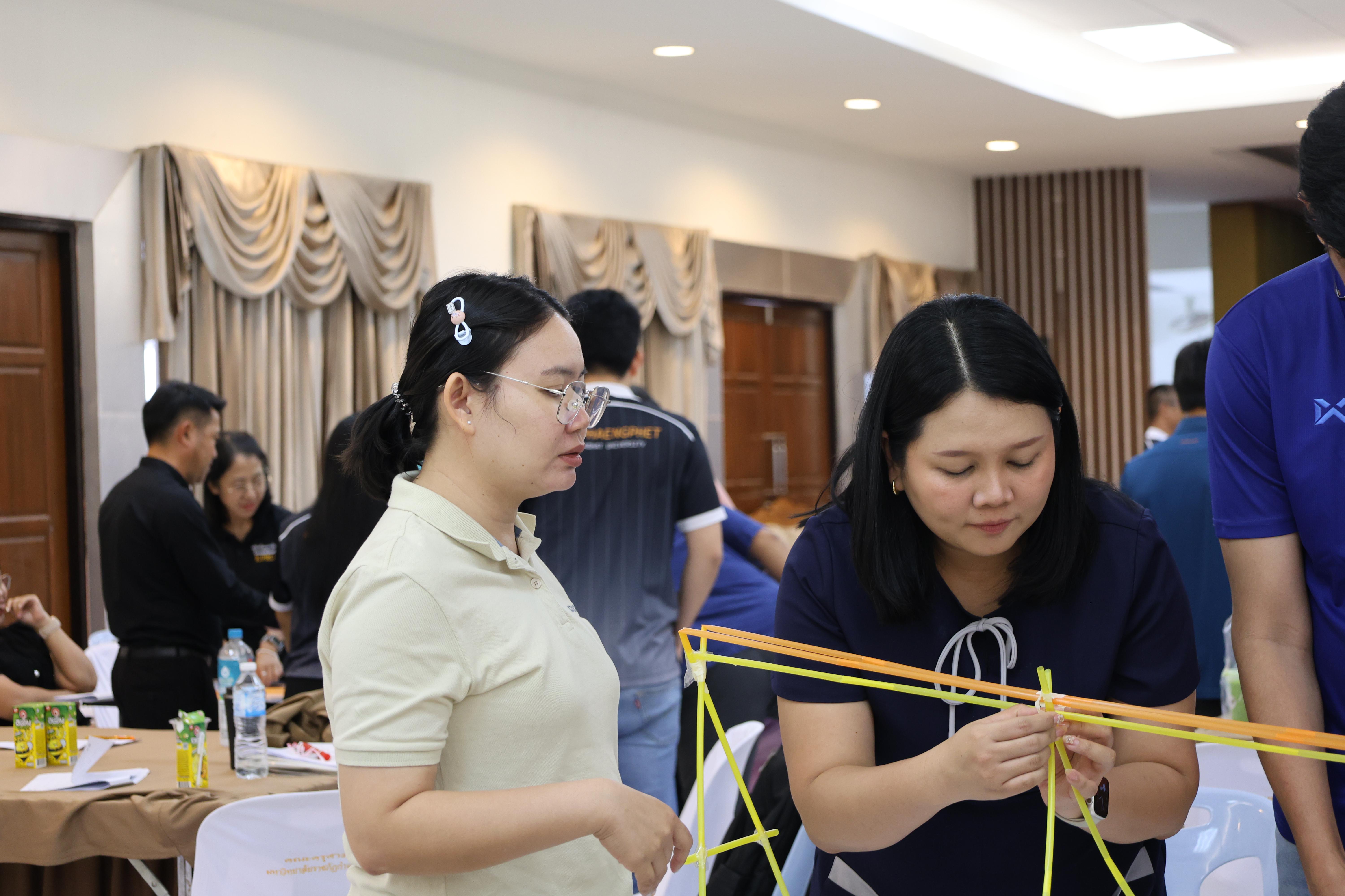 396. วันนี้เป็นการอบรมในโมดูลที่ 10 เรื่อง “ทักษะการโค้ชเพื่อการพัฒนา Soft Skills” .