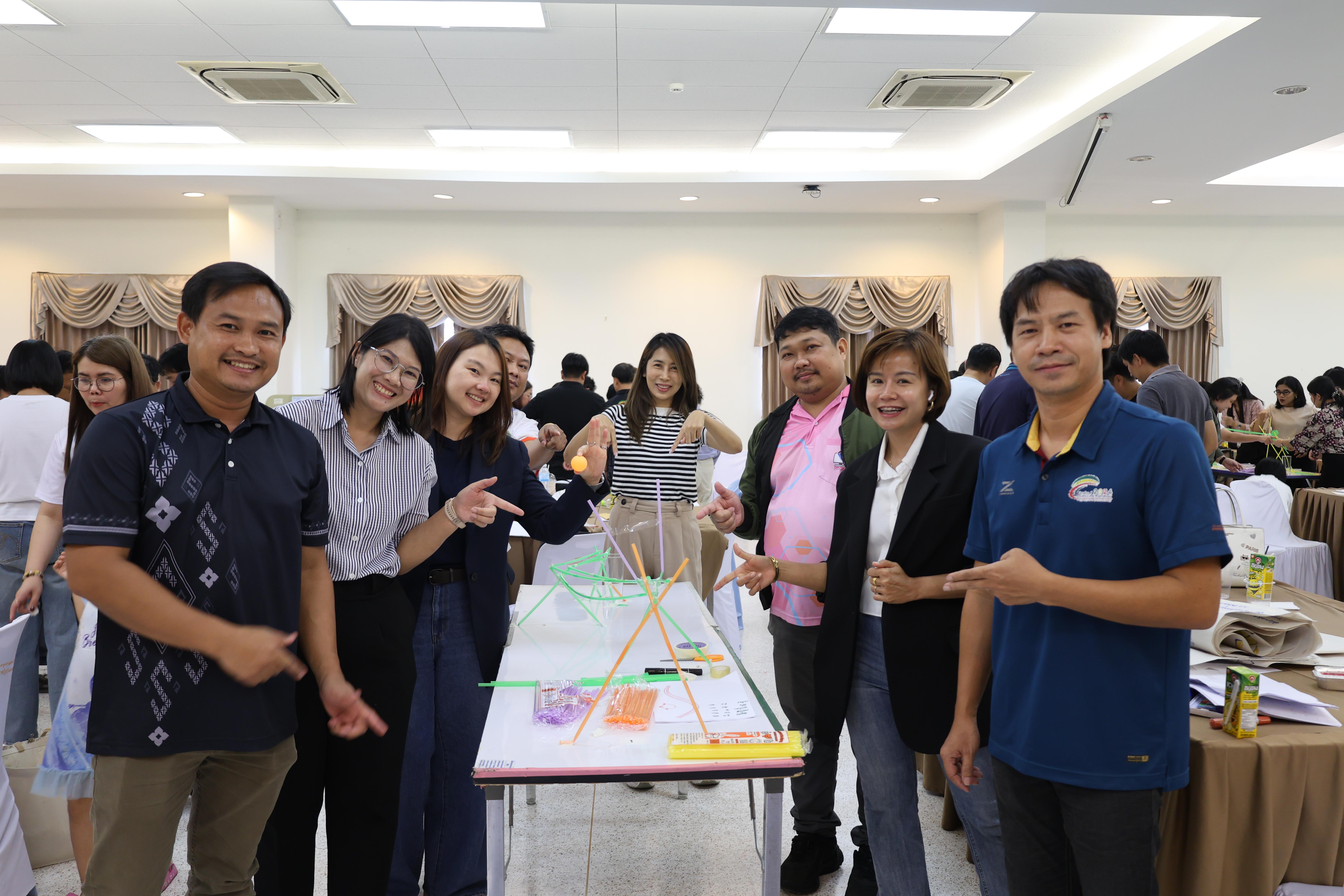408. วันนี้เป็นการอบรมในโมดูลที่ 10 เรื่อง “ทักษะการโค้ชเพื่อการพัฒนา Soft Skills” .