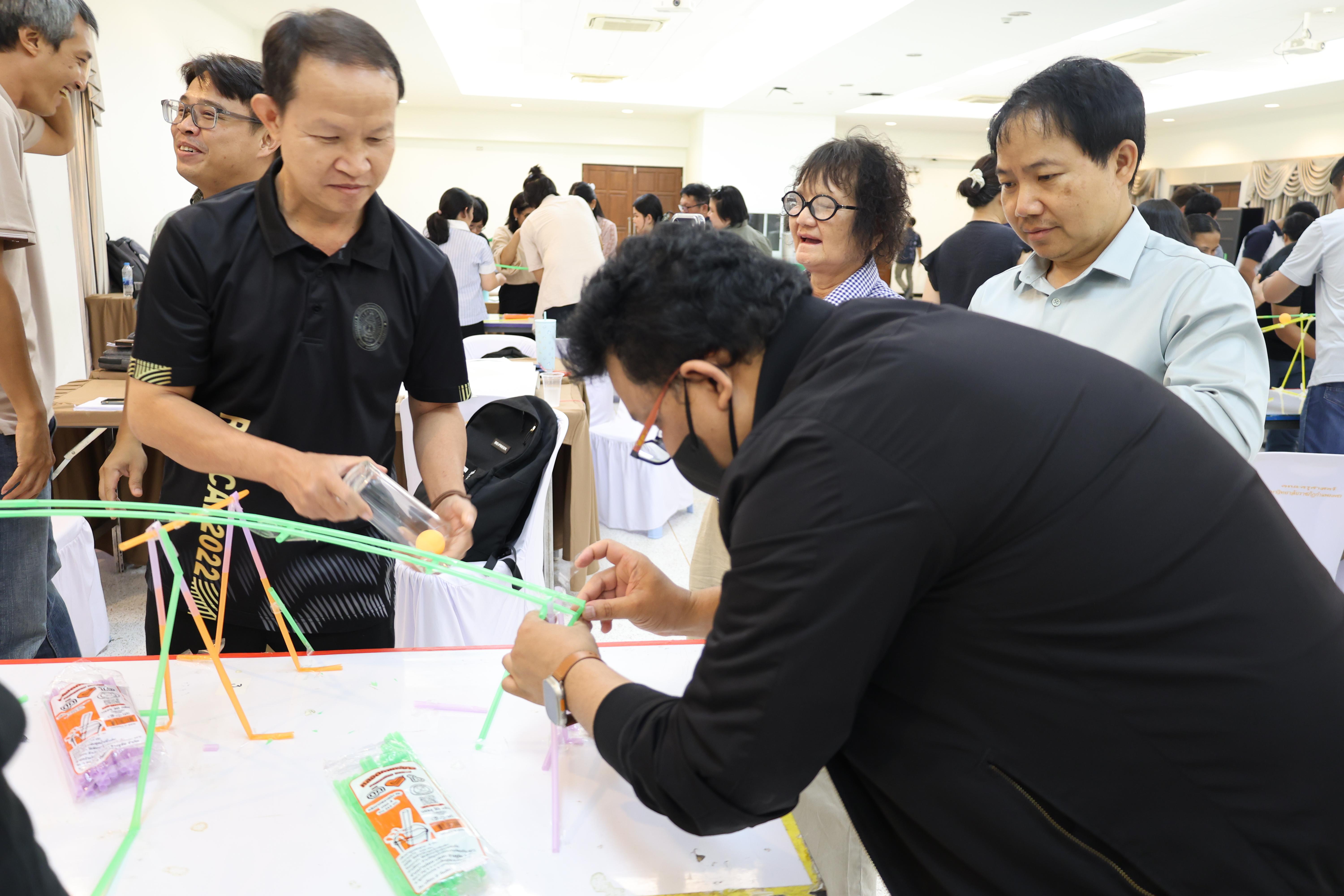 410. วันนี้เป็นการอบรมในโมดูลที่ 10 เรื่อง “ทักษะการโค้ชเพื่อการพัฒนา Soft Skills” .