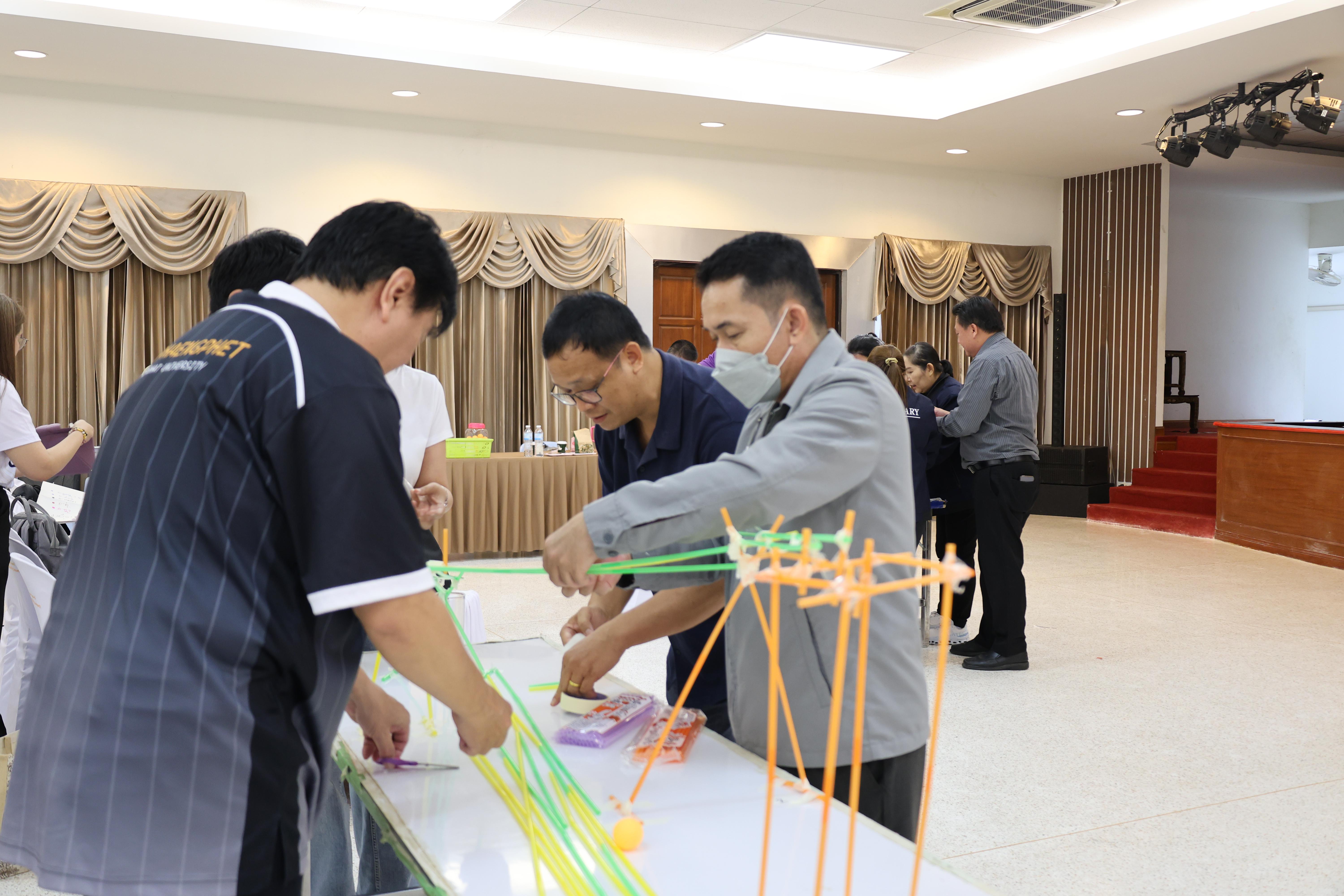 411. วันนี้เป็นการอบรมในโมดูลที่ 10 เรื่อง “ทักษะการโค้ชเพื่อการพัฒนา Soft Skills” .