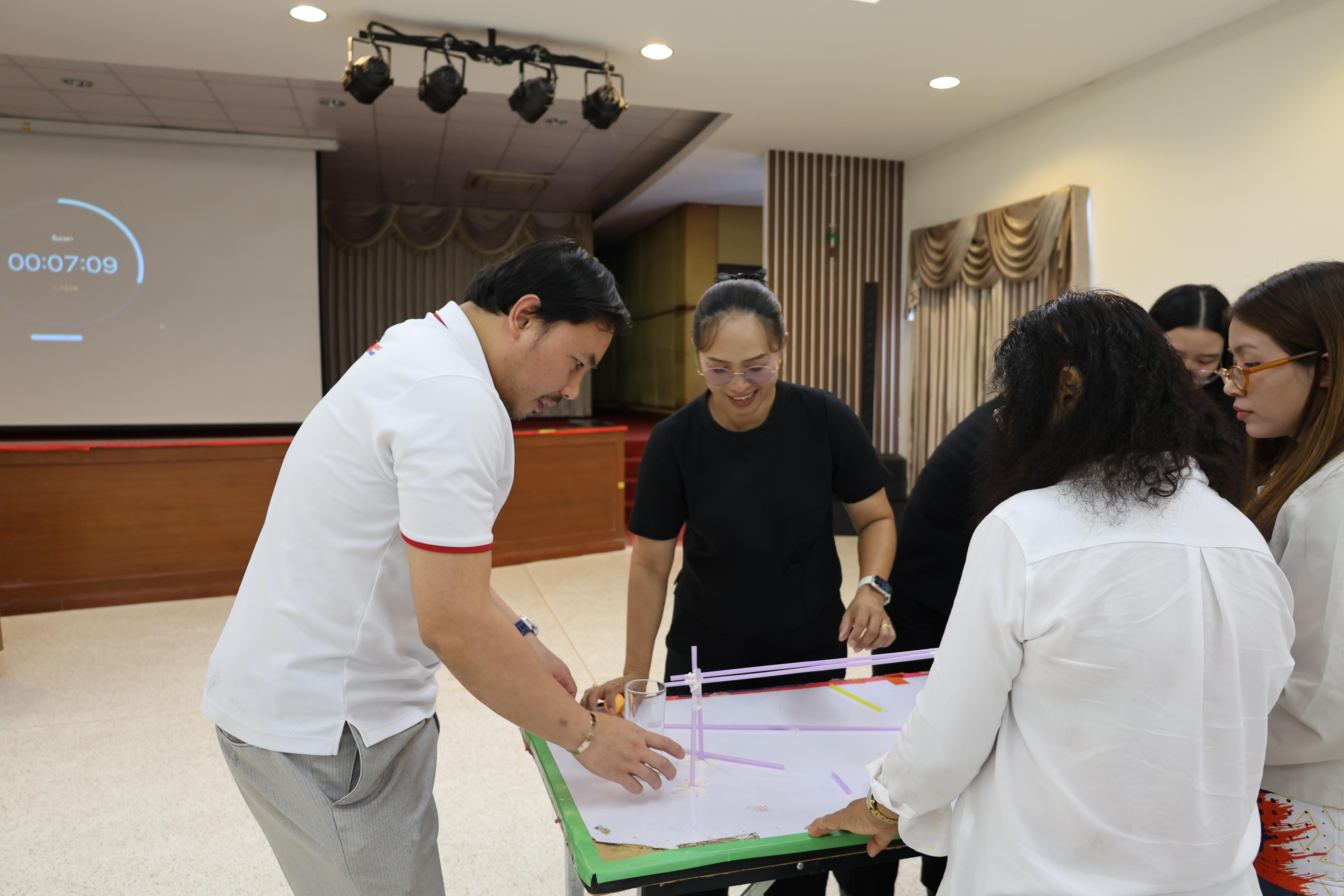 412. วันนี้เป็นการอบรมในโมดูลที่ 10 เรื่อง “ทักษะการโค้ชเพื่อการพัฒนา Soft Skills” .