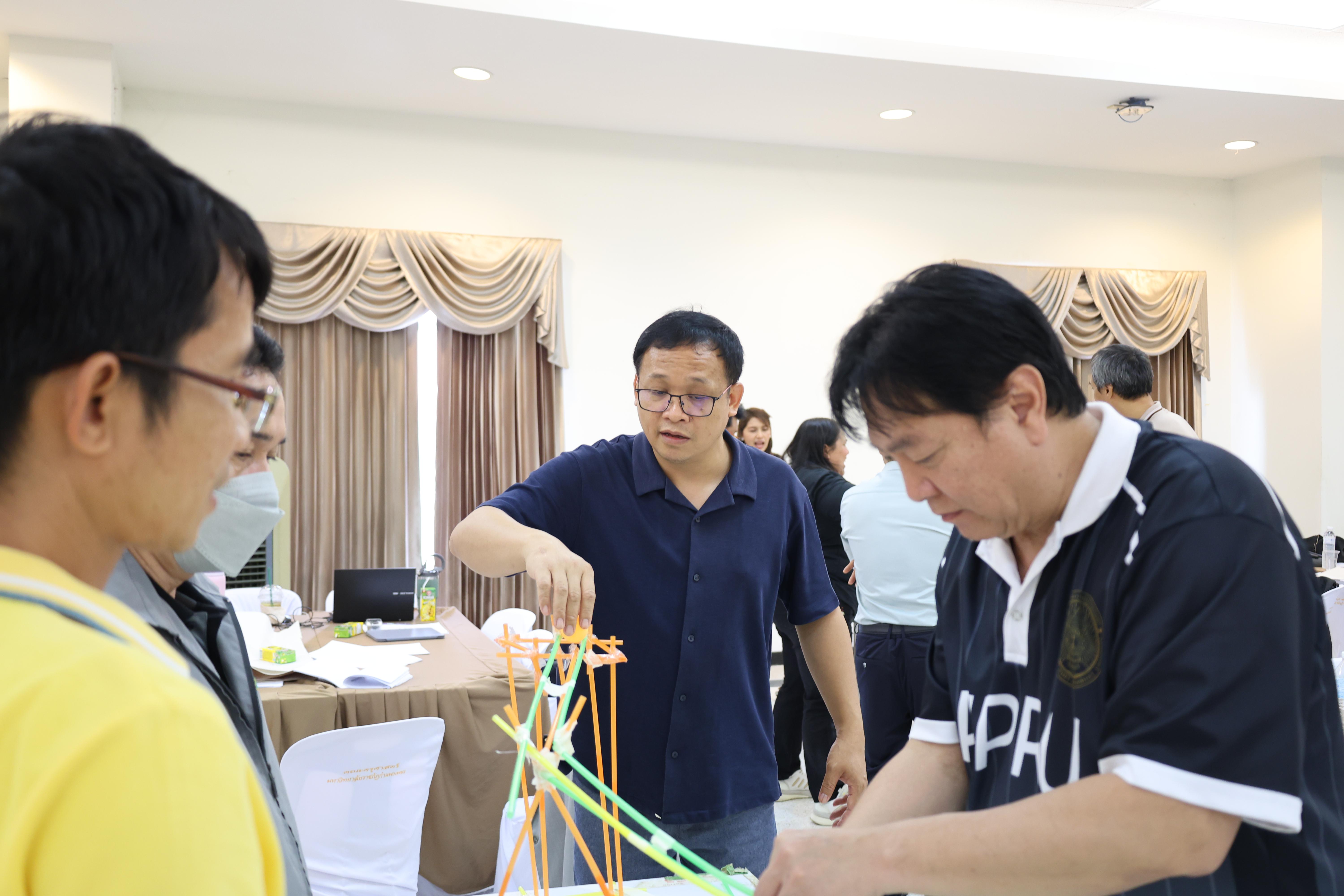 416. วันนี้เป็นการอบรมในโมดูลที่ 10 เรื่อง “ทักษะการโค้ชเพื่อการพัฒนา Soft Skills” .