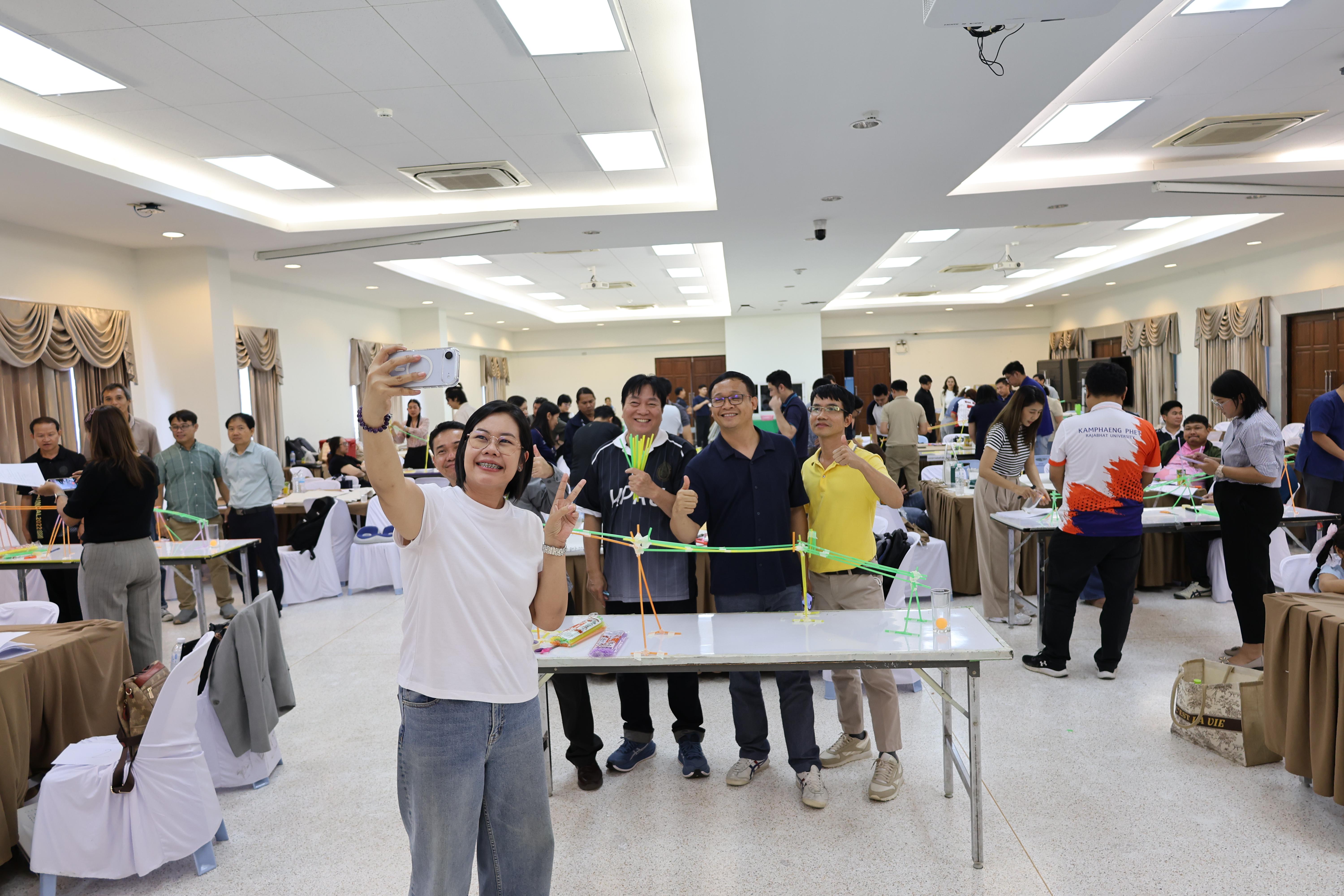 417. วันนี้เป็นการอบรมในโมดูลที่ 10 เรื่อง “ทักษะการโค้ชเพื่อการพัฒนา Soft Skills” .