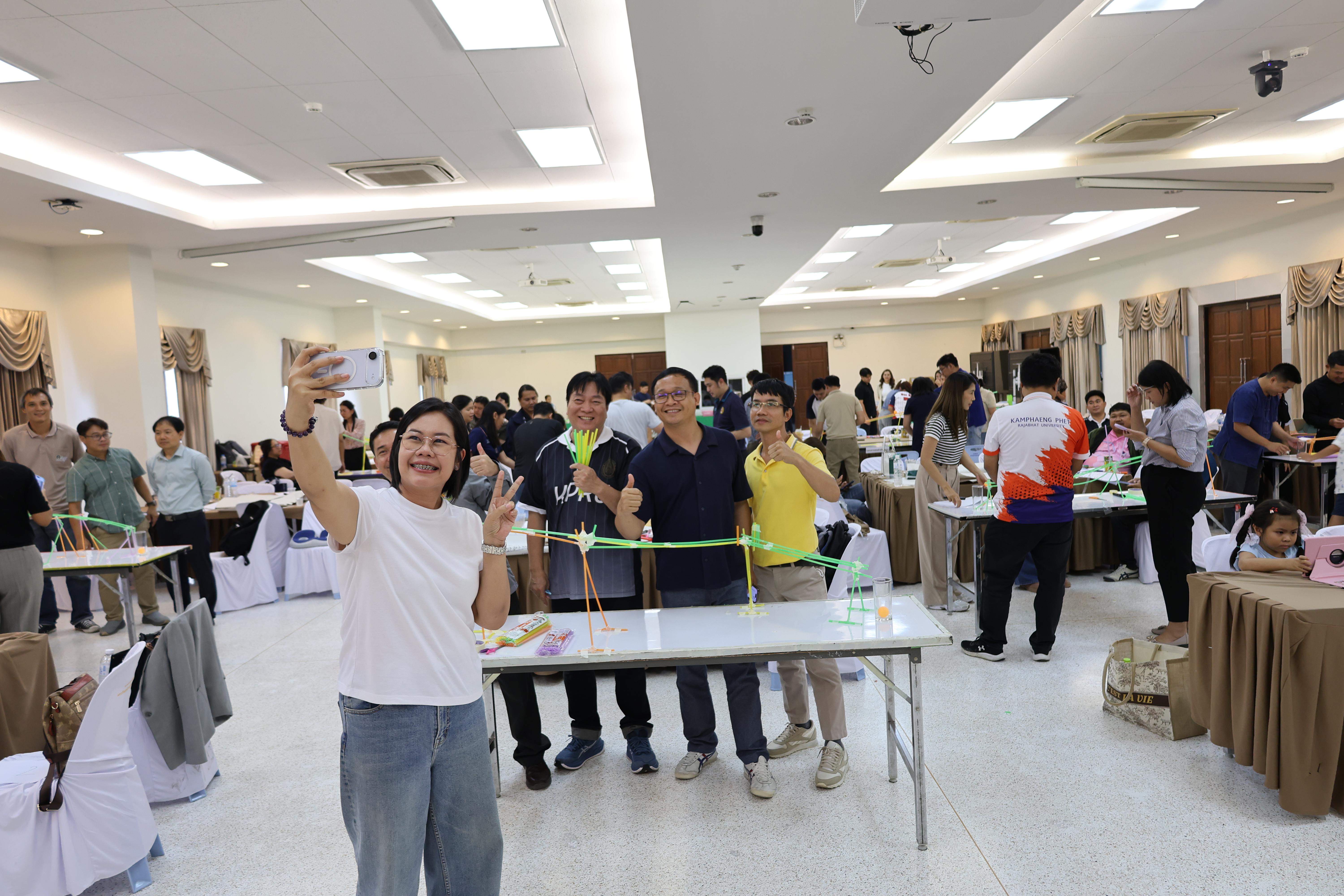 419. วันนี้เป็นการอบรมในโมดูลที่ 10 เรื่อง “ทักษะการโค้ชเพื่อการพัฒนา Soft Skills” .