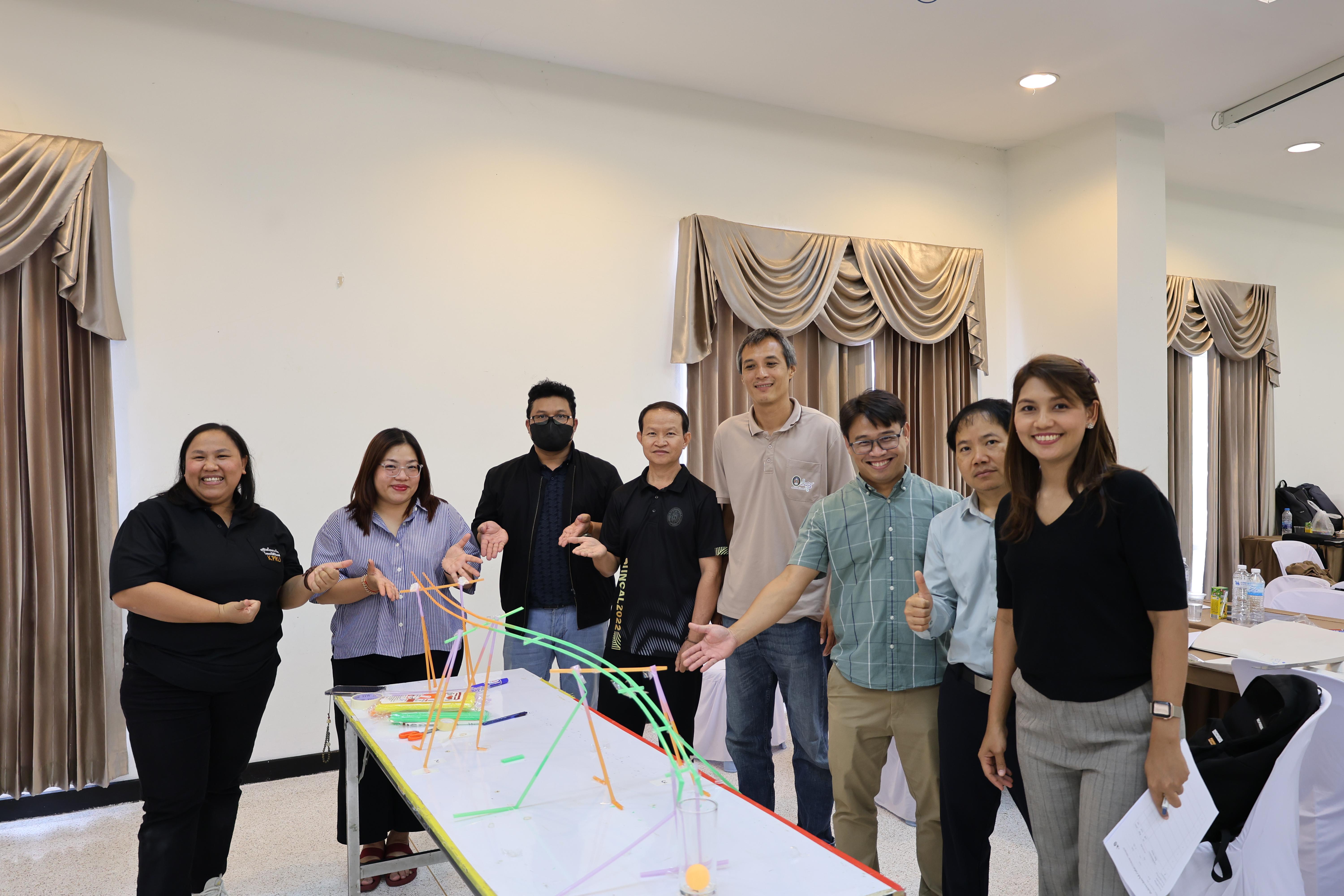 422. วันนี้เป็นการอบรมในโมดูลที่ 10 เรื่อง “ทักษะการโค้ชเพื่อการพัฒนา Soft Skills” .