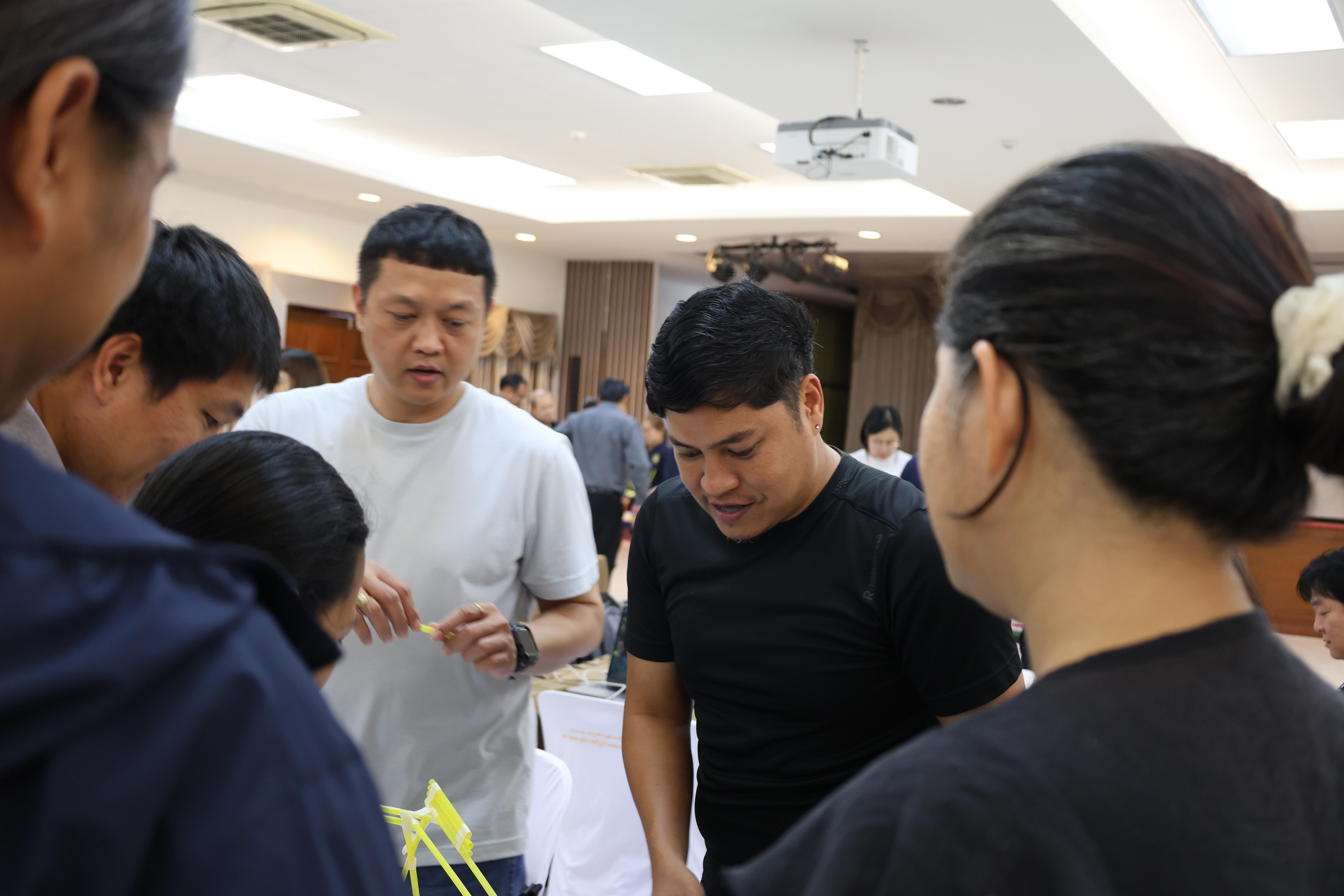 423. วันนี้เป็นการอบรมในโมดูลที่ 10 เรื่อง “ทักษะการโค้ชเพื่อการพัฒนา Soft Skills” .