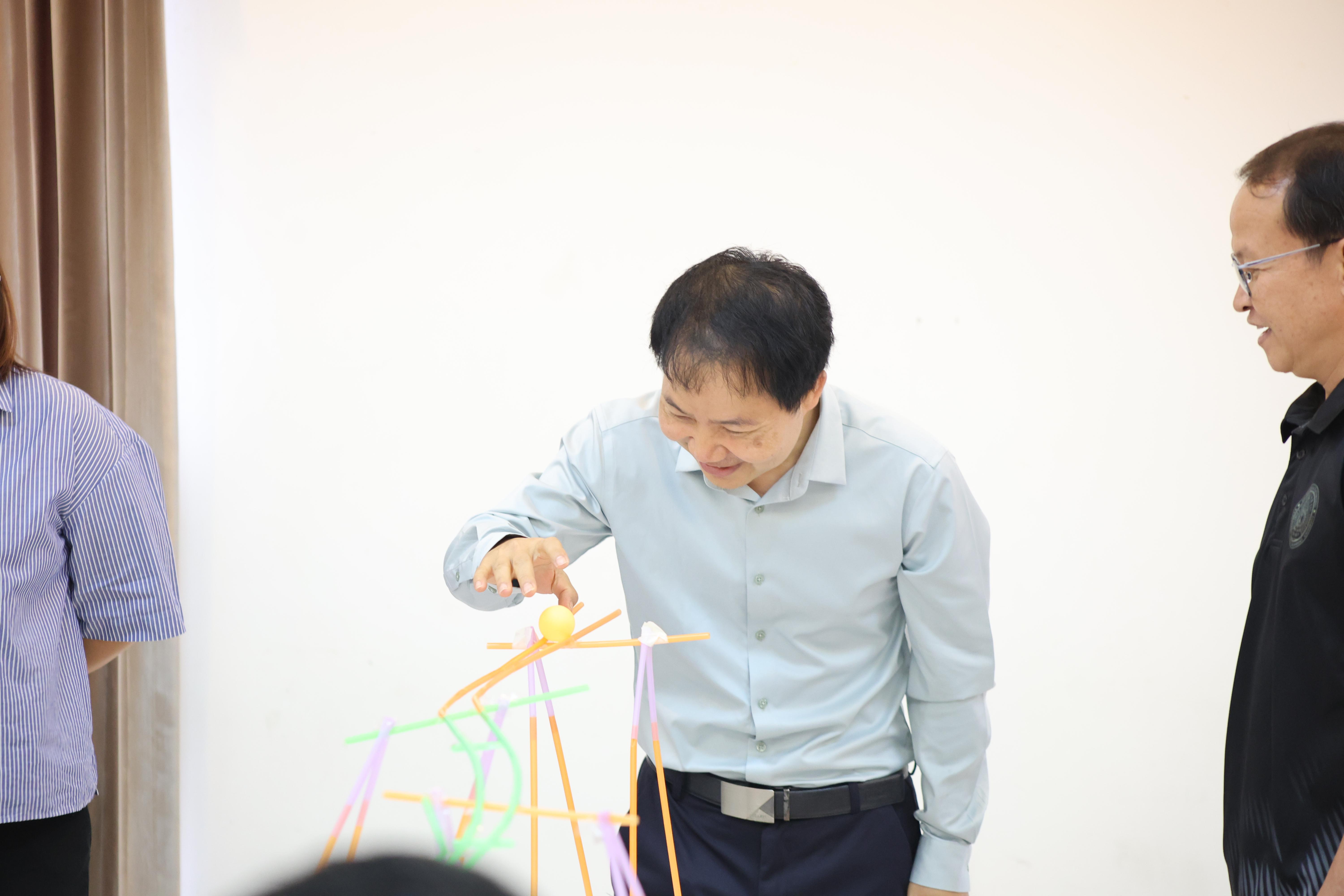 449. วันนี้เป็นการอบรมในโมดูลที่ 10 เรื่อง “ทักษะการโค้ชเพื่อการพัฒนา Soft Skills” .