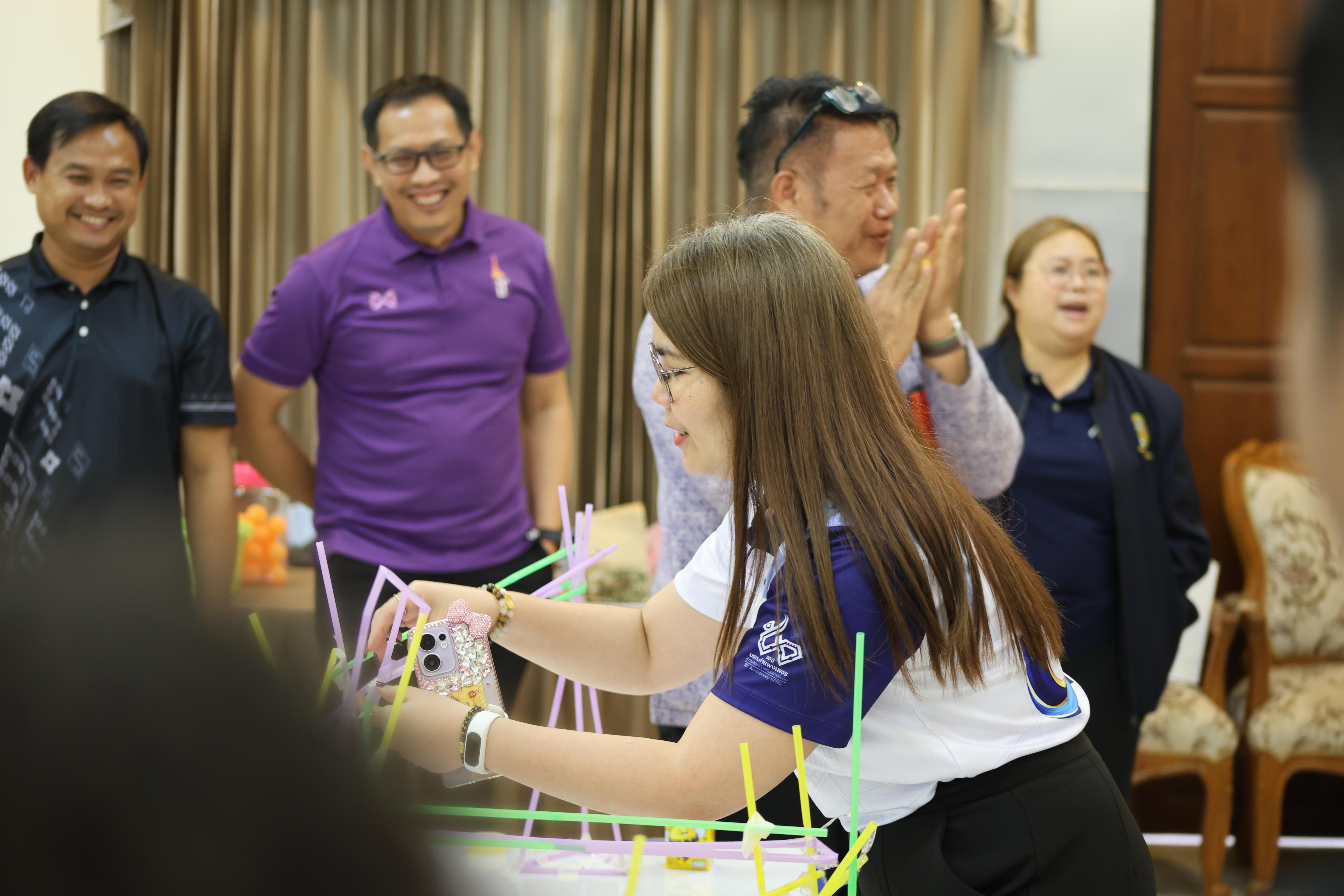 464. วันนี้เป็นการอบรมในโมดูลที่ 10 เรื่อง “ทักษะการโค้ชเพื่อการพัฒนา Soft Skills” .