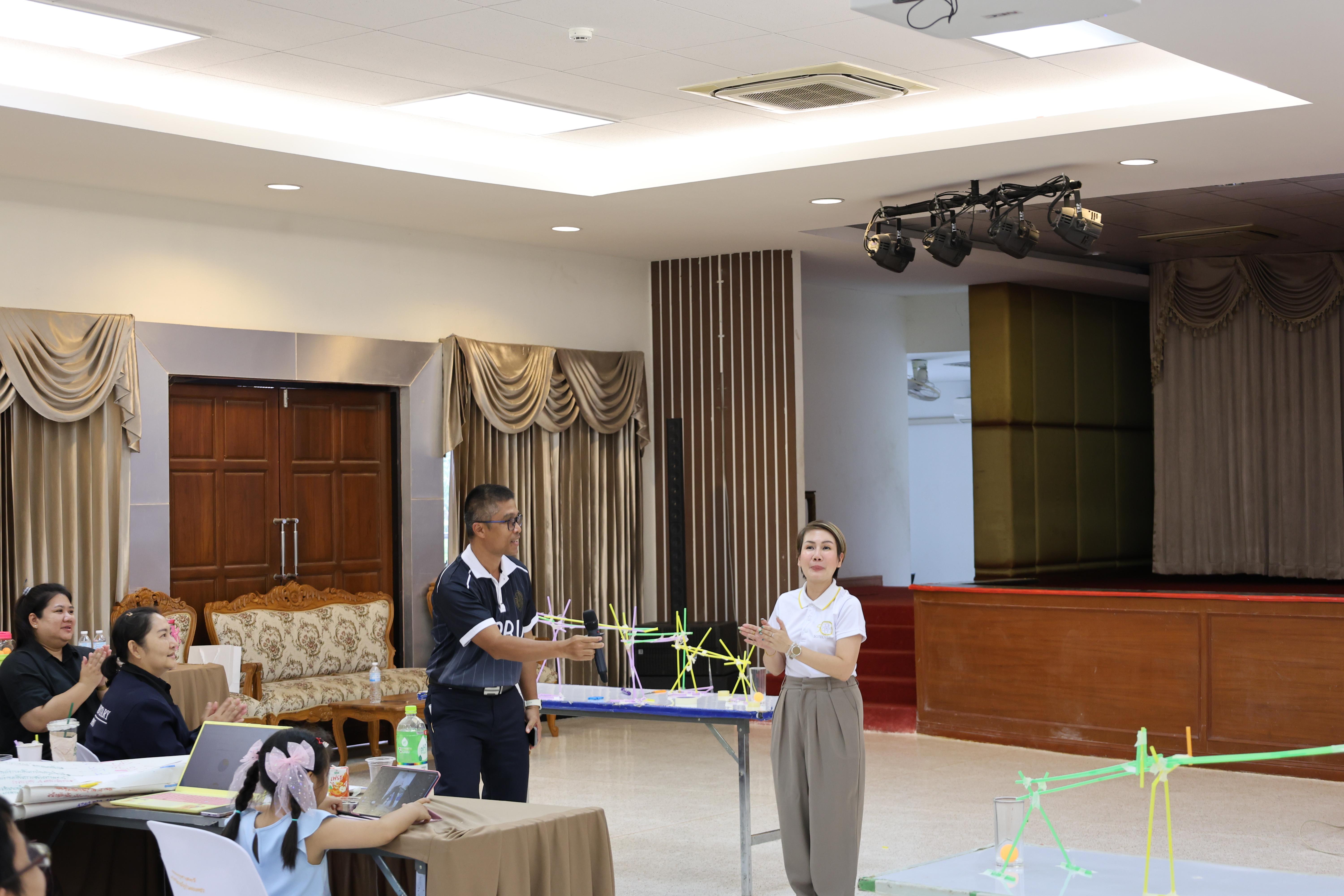 489. วันนี้เป็นการอบรมในโมดูลที่ 10 เรื่อง “ทักษะการโค้ชเพื่อการพัฒนา Soft Skills” .