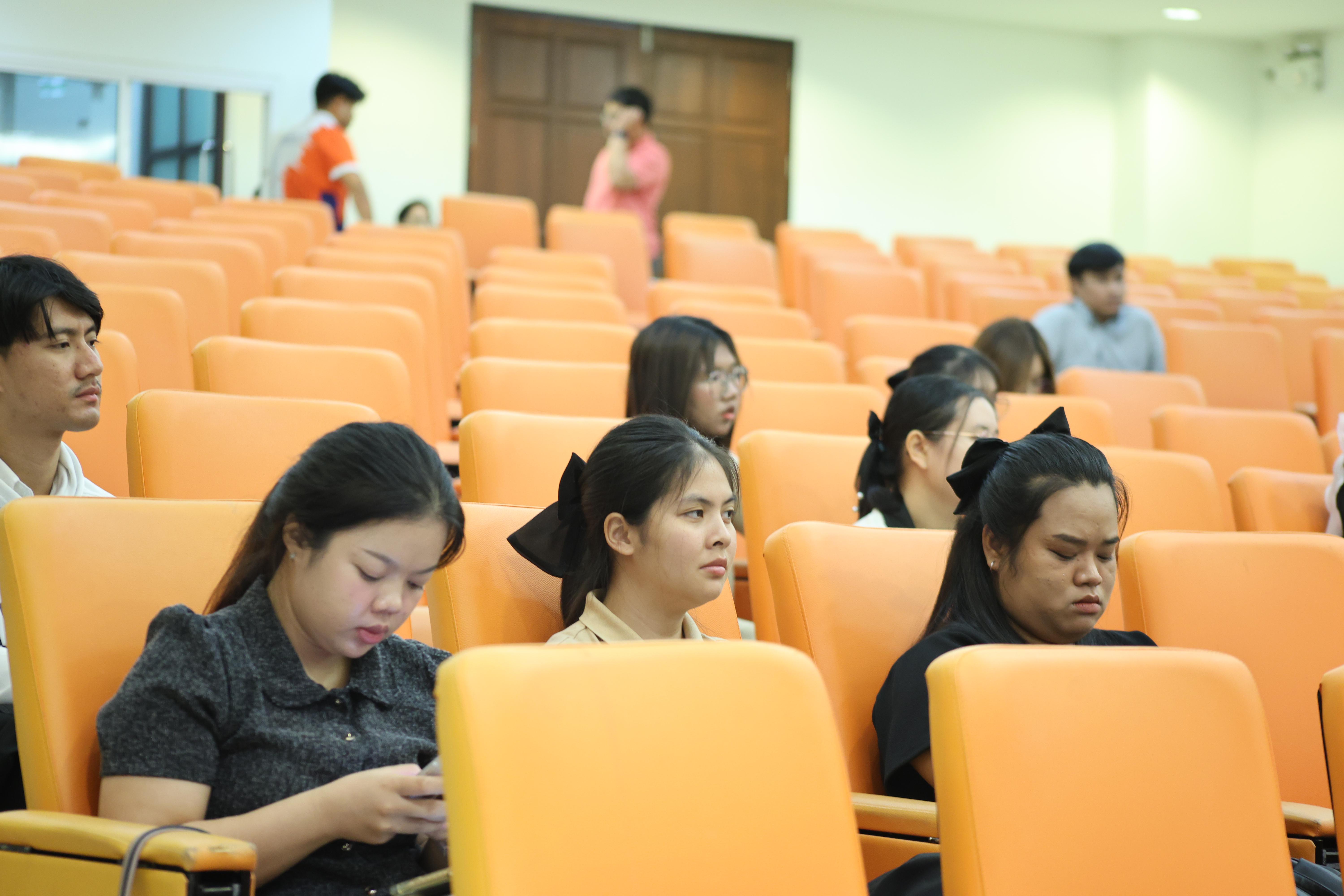 32. การปฐมนิเทศนักศึกษาใหม่ หลักสูตรประกาศนียบัตรบัณฑิตสาขาวิชาชีพครู ประจำปีการศึกษา2569