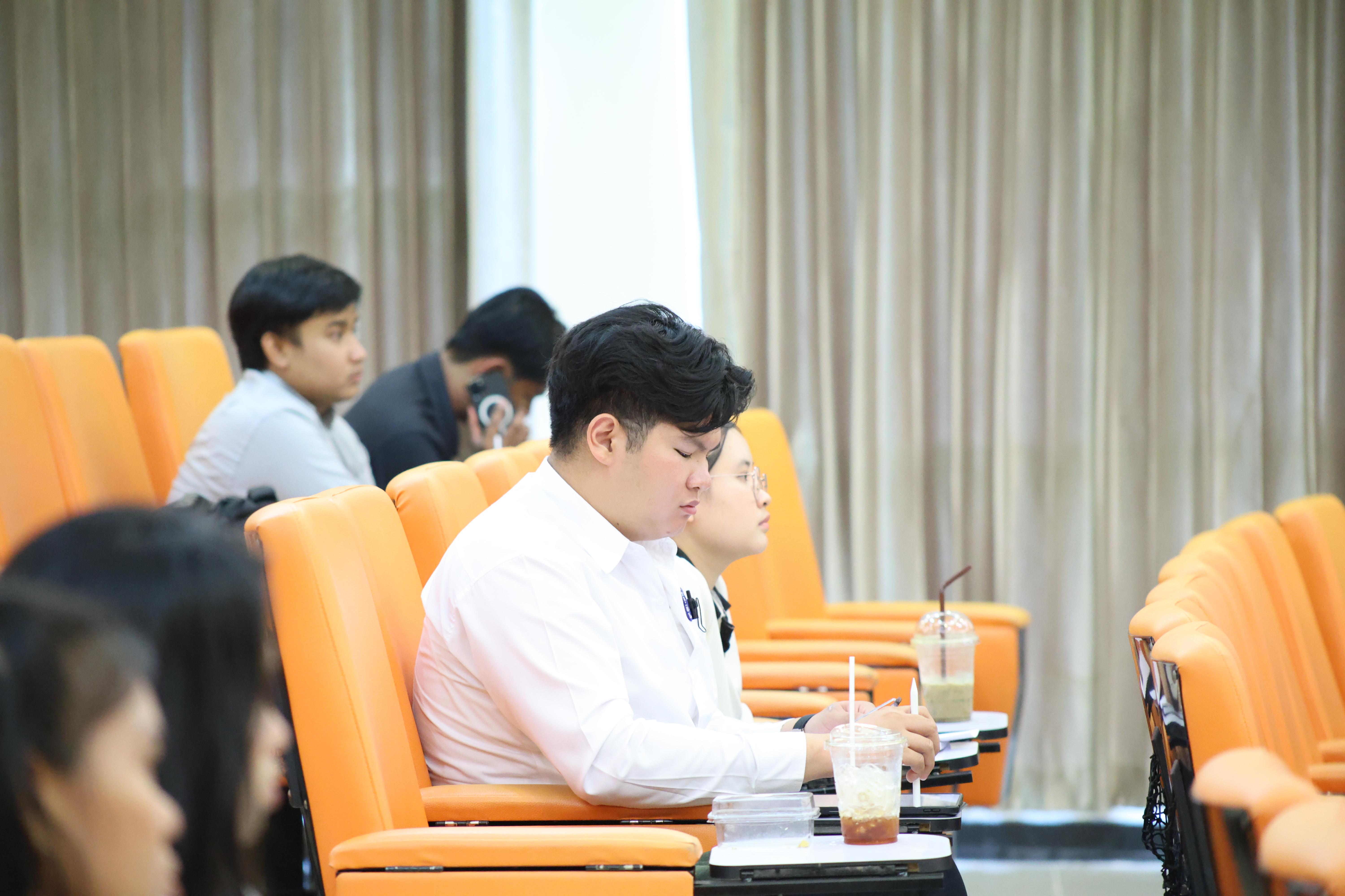 79. การปฐมนิเทศนักศึกษาใหม่ หลักสูตรประกาศนียบัตรบัณฑิตสาขาวิชาชีพครู ประจำปีการศึกษา2569