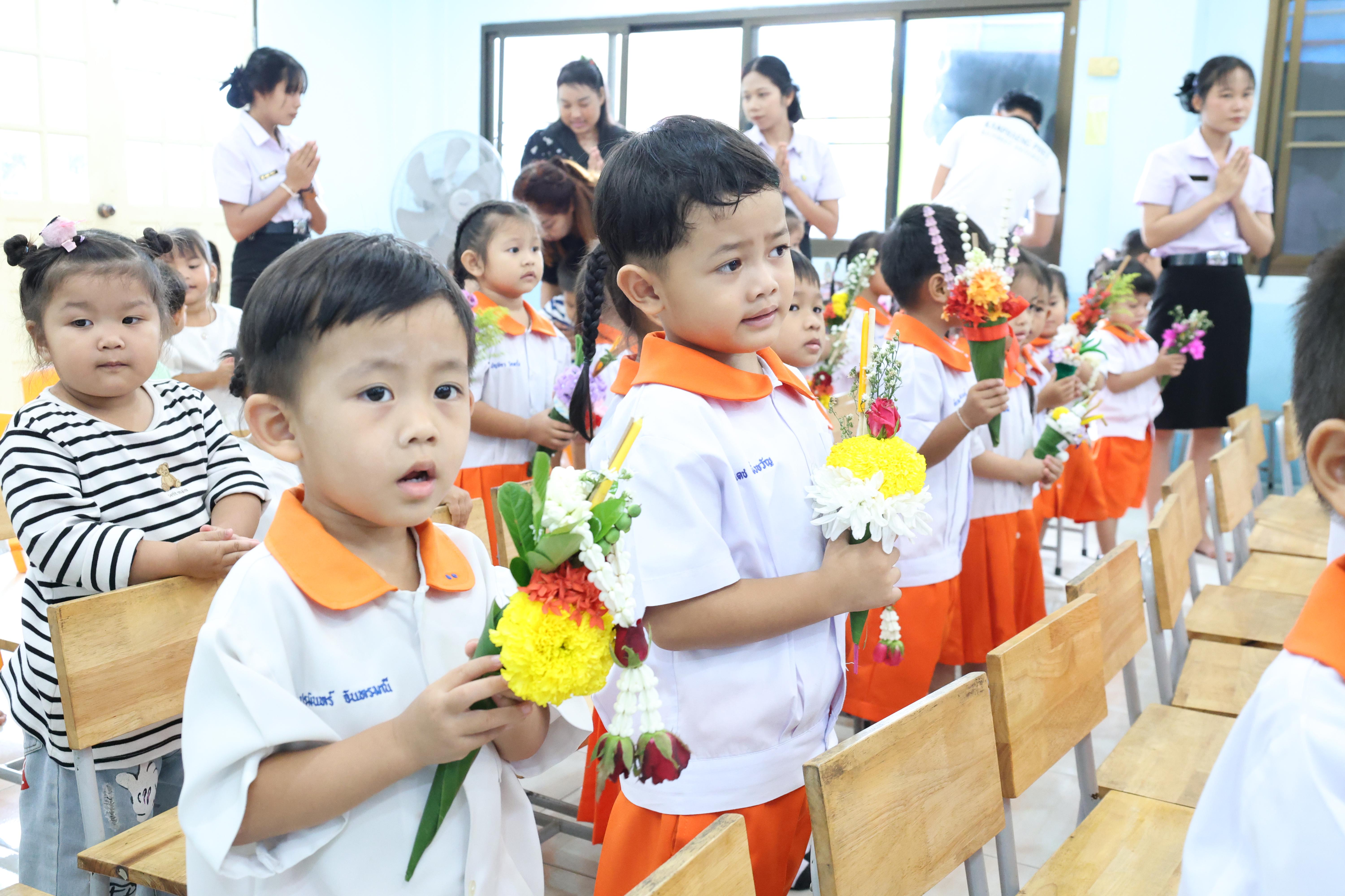 98. พิธีไหว้ครูโรงเรียนอนุบาลราชภัฏกำแพงเพชร