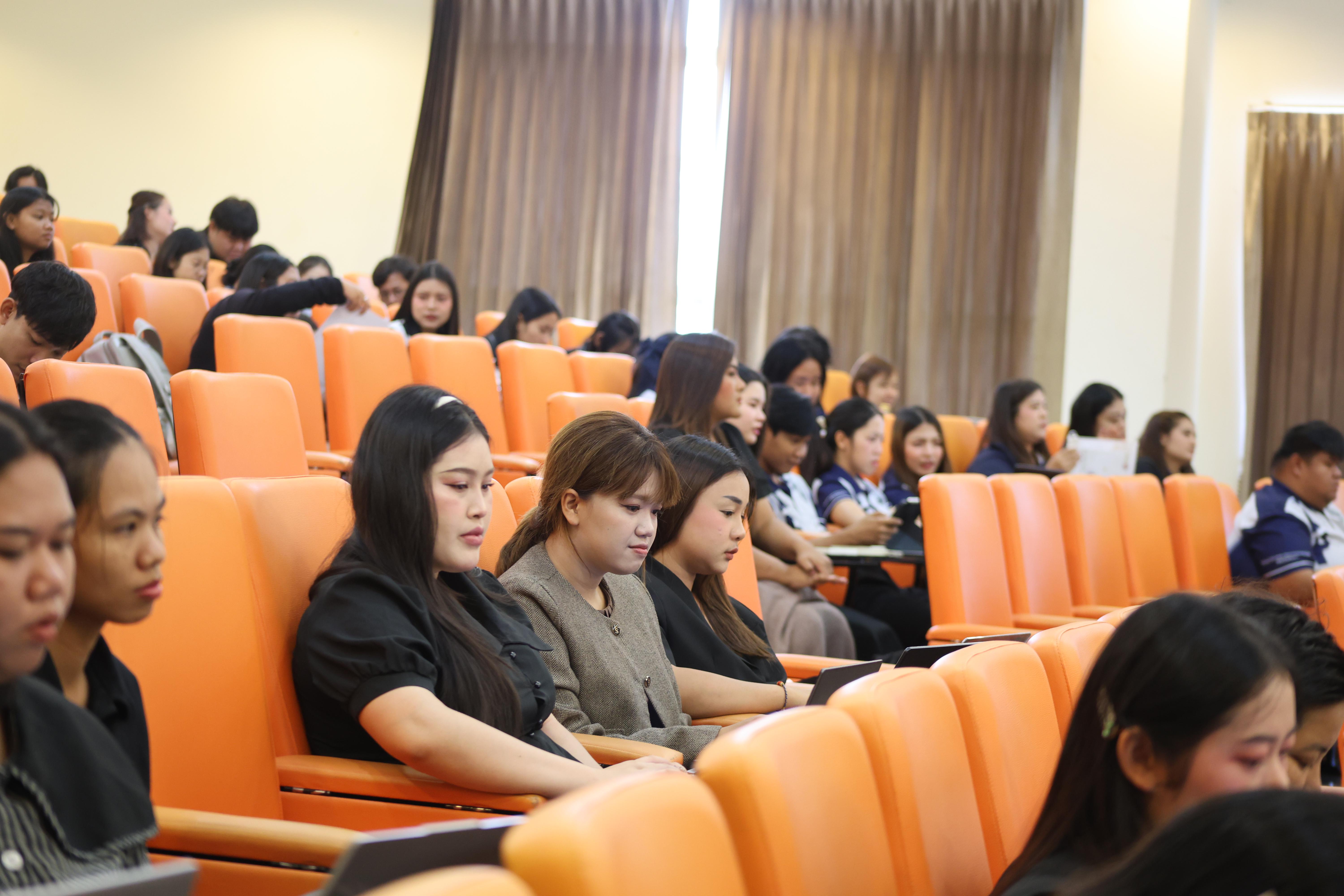 28. โครงการสัมมนาเป็นหมู่คณะพัฒนาทักษะการสอนและความเป็นครู และพัฒนาส่งเสริมด้านภาษาไทยและภาษาอังกฤษ