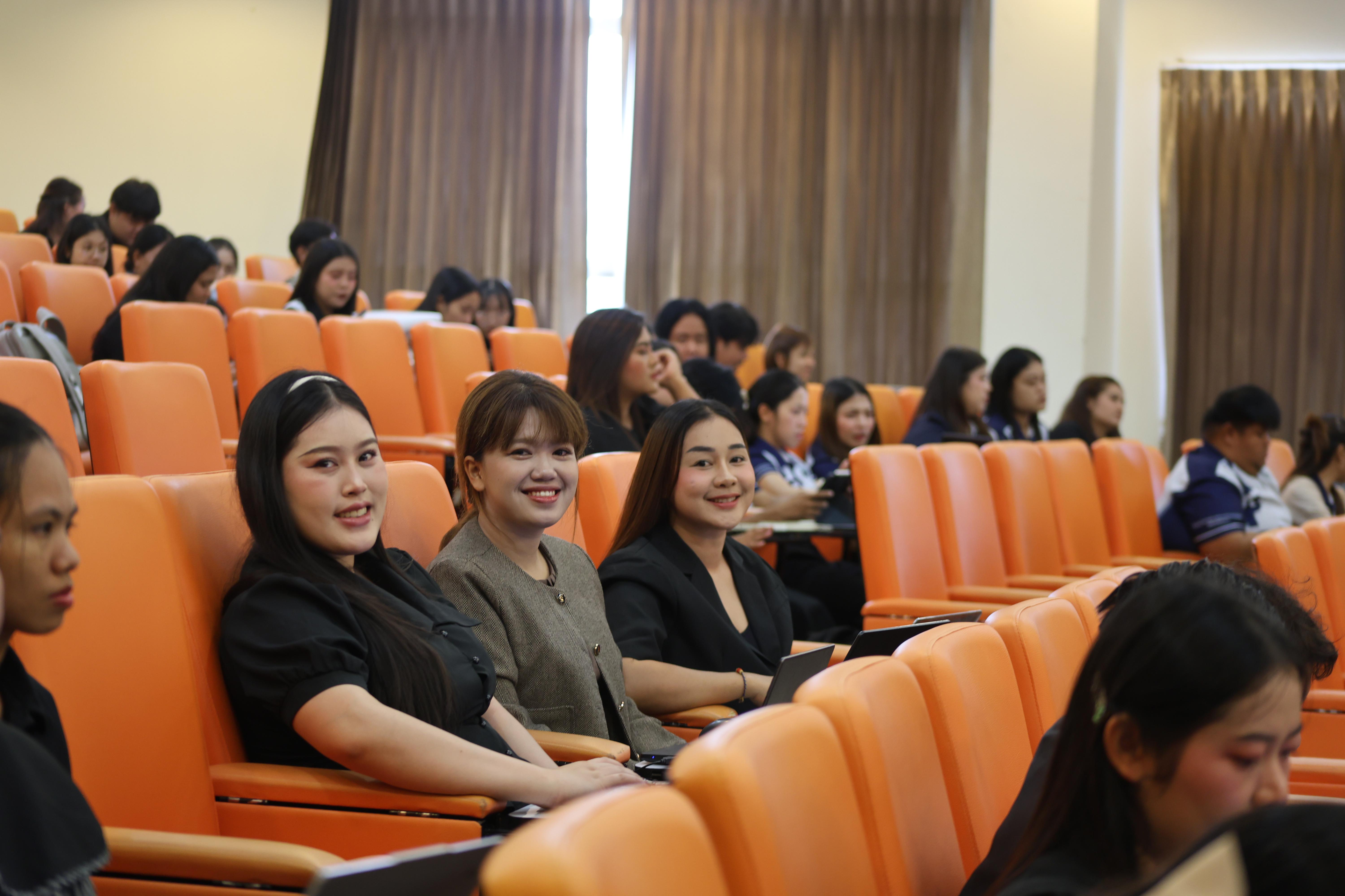 31. โครงการสัมมนาเป็นหมู่คณะพัฒนาทักษะการสอนและความเป็นครู และพัฒนาส่งเสริมด้านภาษาไทยและภาษาอังกฤษ