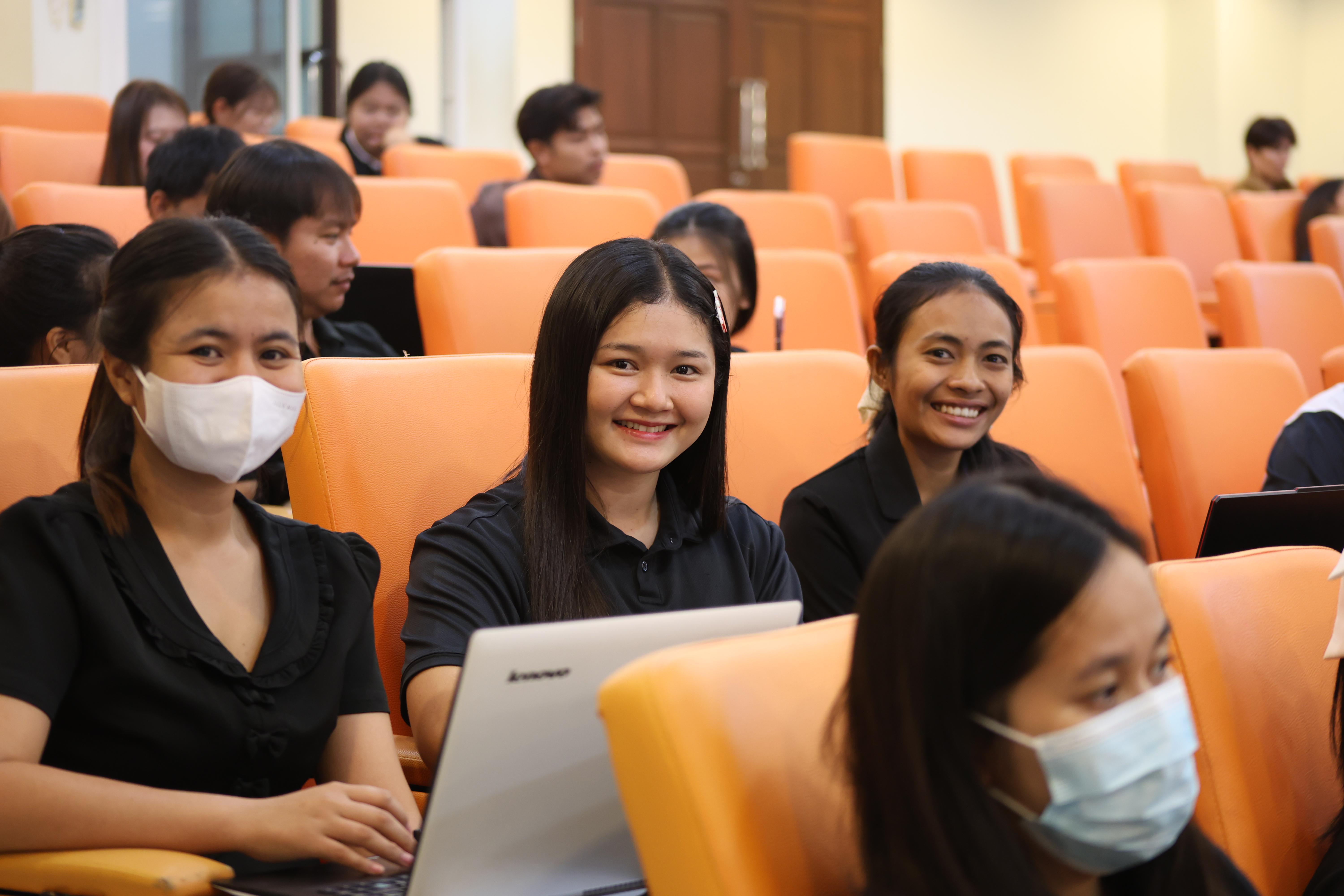 34. โครงการสัมมนาเป็นหมู่คณะพัฒนาทักษะการสอนและความเป็นครู และพัฒนาส่งเสริมด้านภาษาไทยและภาษาอังกฤษ