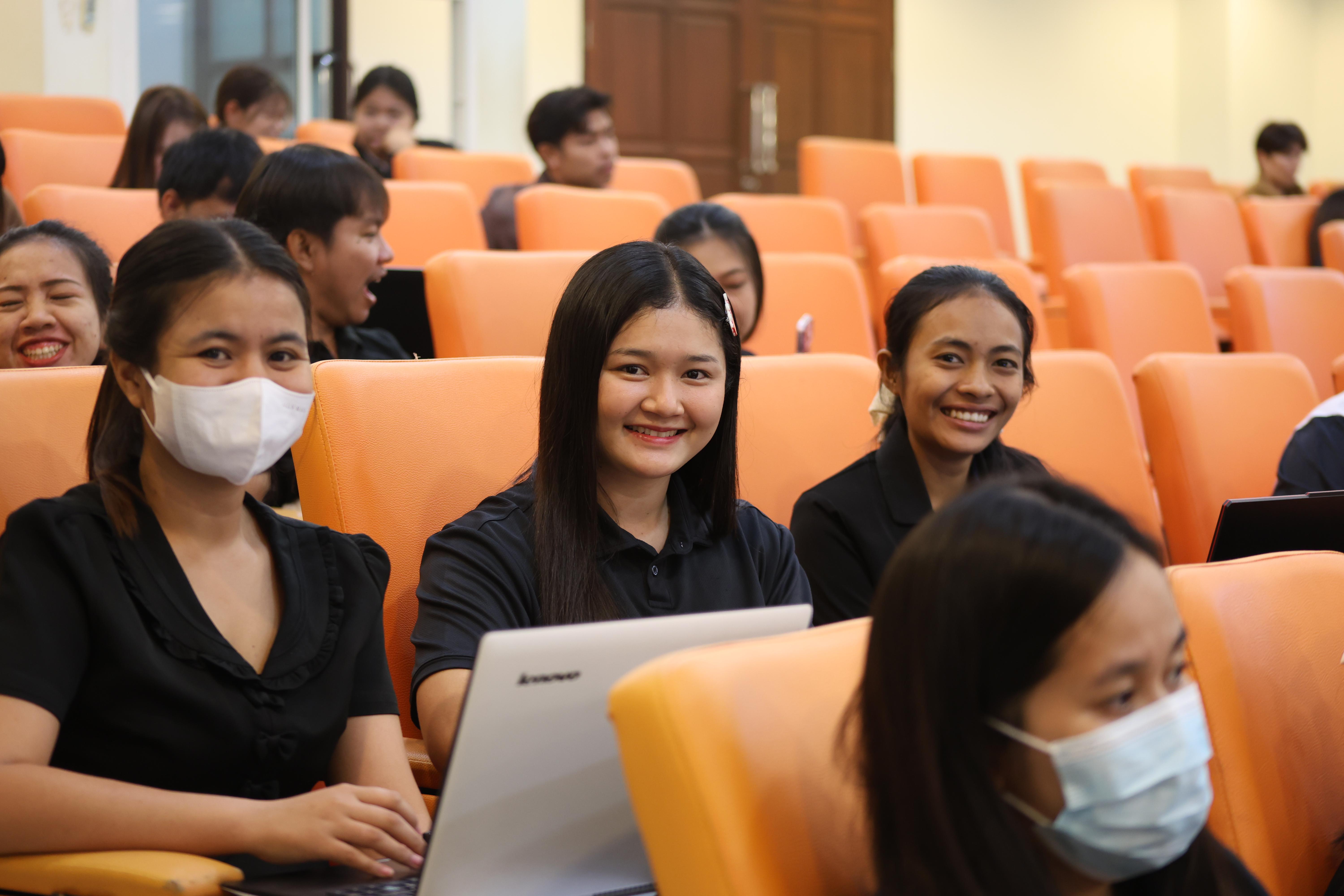 35. โครงการสัมมนาเป็นหมู่คณะพัฒนาทักษะการสอนและความเป็นครู และพัฒนาส่งเสริมด้านภาษาไทยและภาษาอังกฤษ