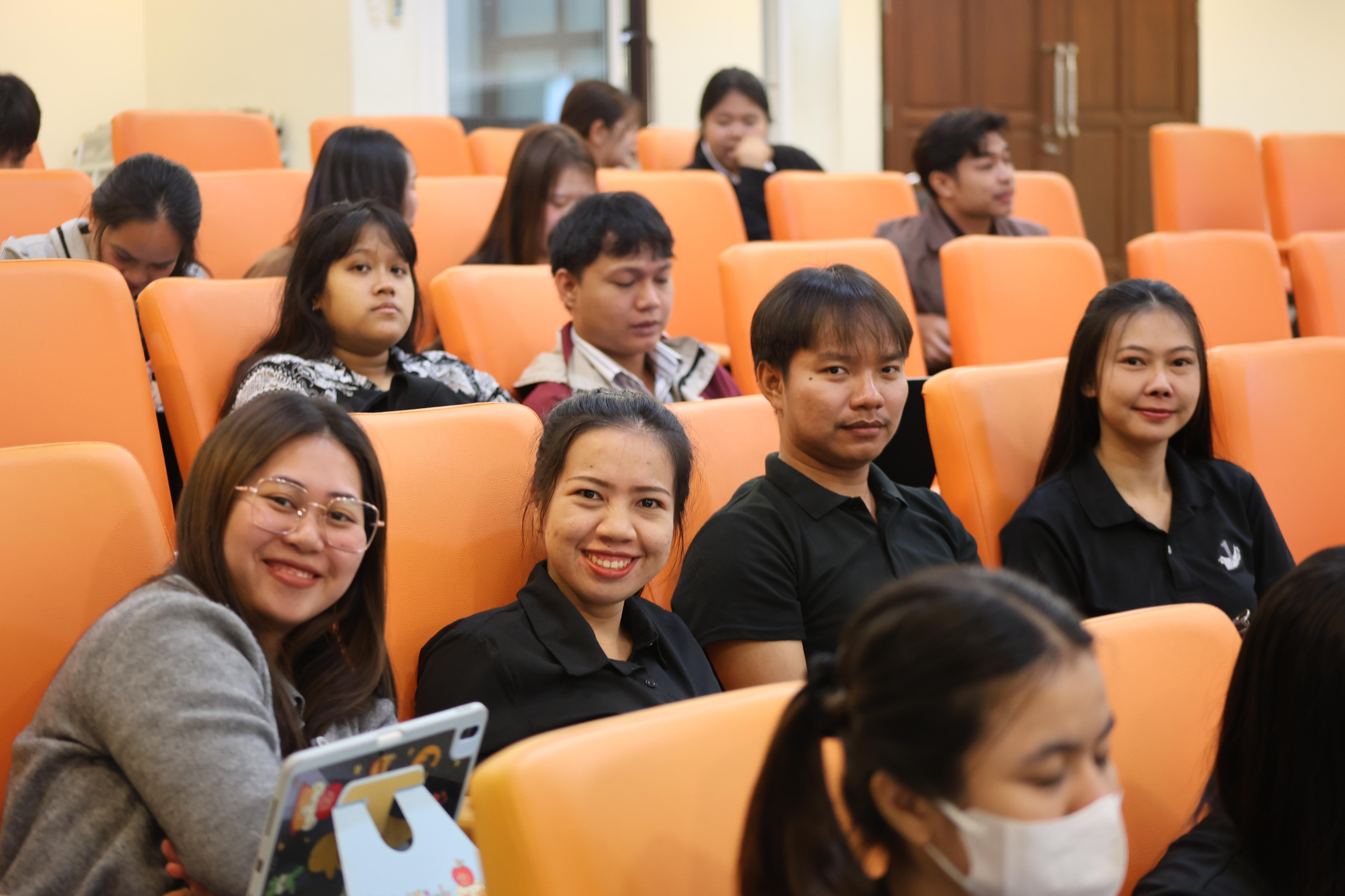 38. โครงการสัมมนาเป็นหมู่คณะพัฒนาทักษะการสอนและความเป็นครู และพัฒนาส่งเสริมด้านภาษาไทยและภาษาอังกฤษ