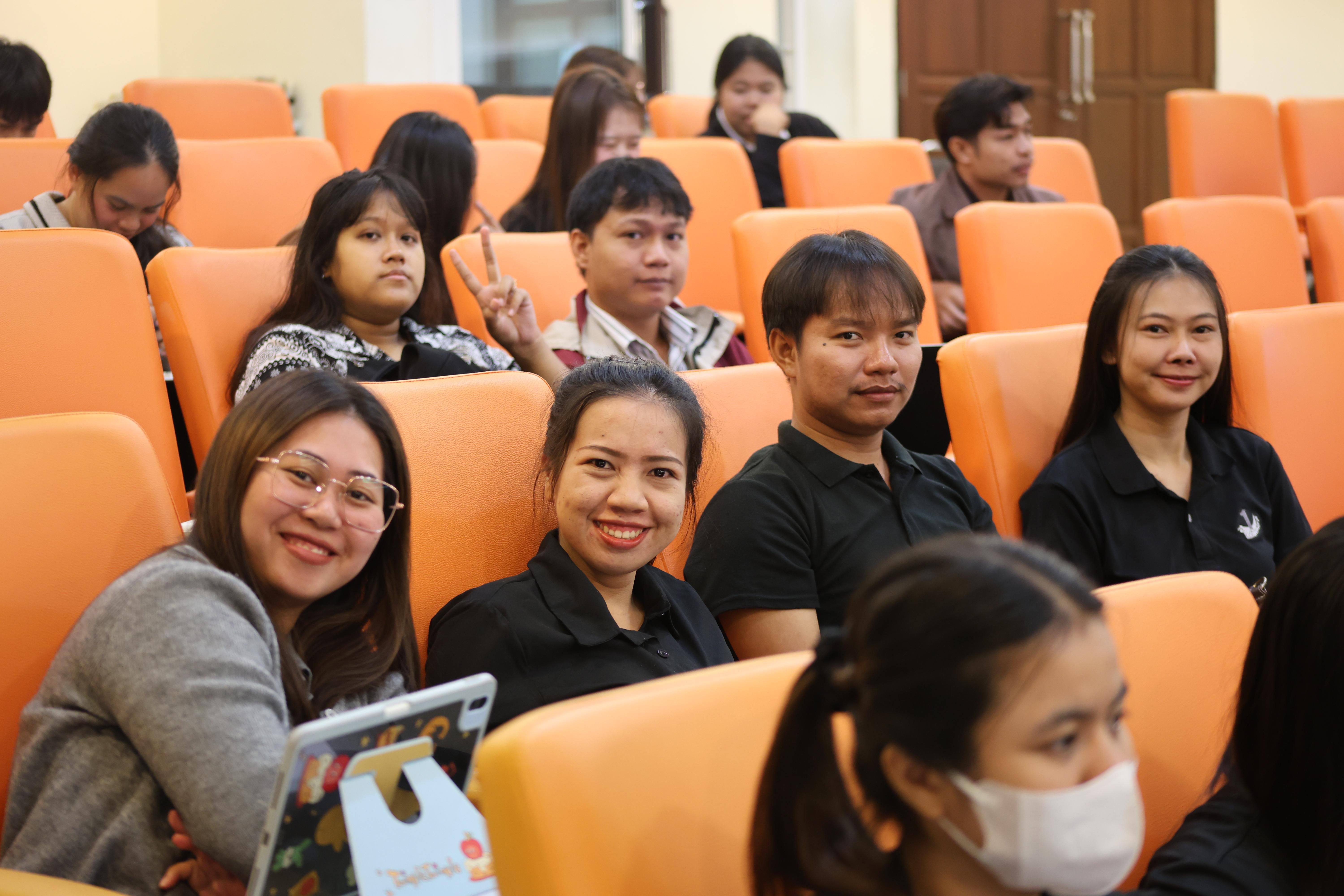 39. โครงการสัมมนาเป็นหมู่คณะพัฒนาทักษะการสอนและความเป็นครู และพัฒนาส่งเสริมด้านภาษาไทยและภาษาอังกฤษ