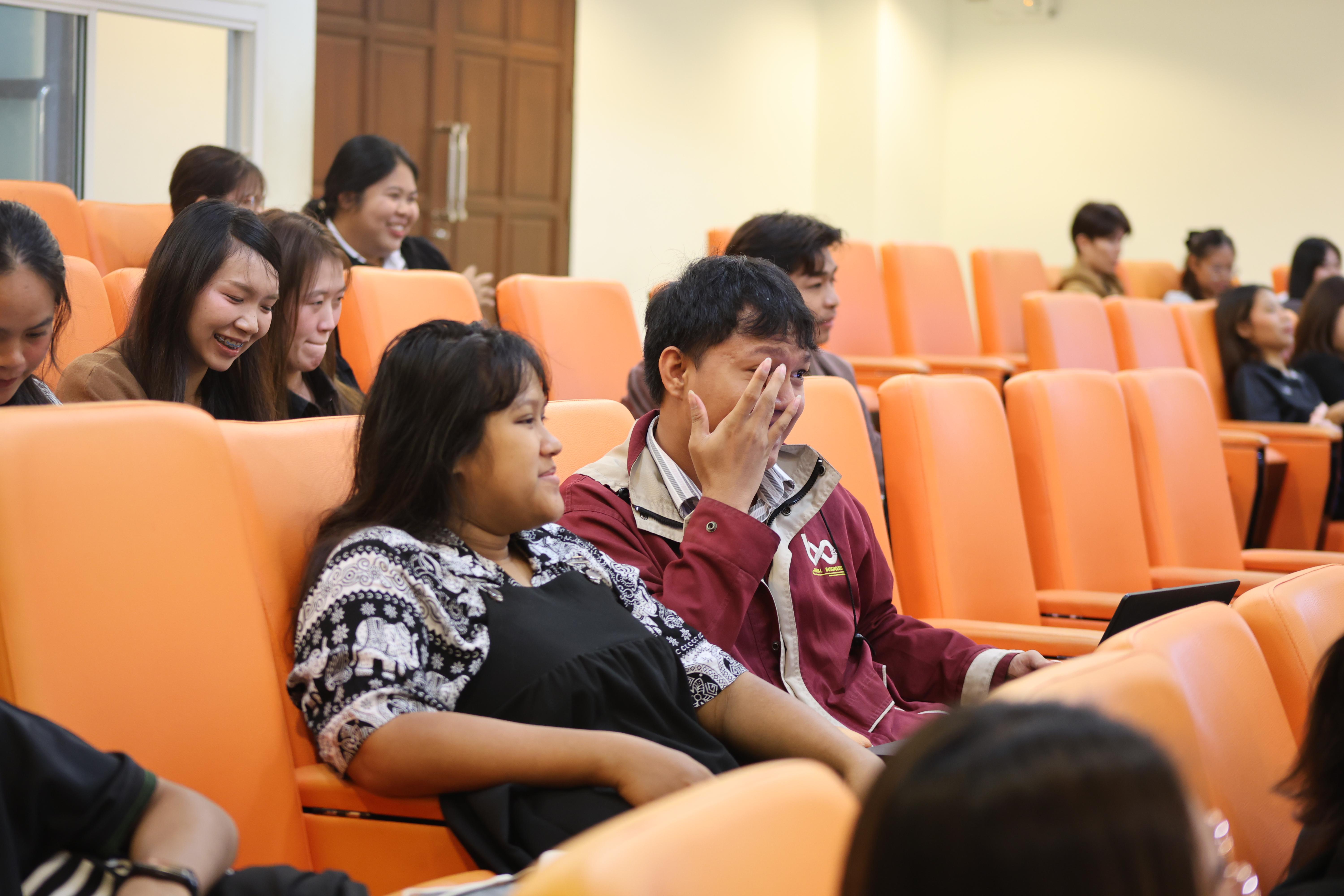 41. โครงการสัมมนาเป็นหมู่คณะพัฒนาทักษะการสอนและความเป็นครู และพัฒนาส่งเสริมด้านภาษาไทยและภาษาอังกฤษ