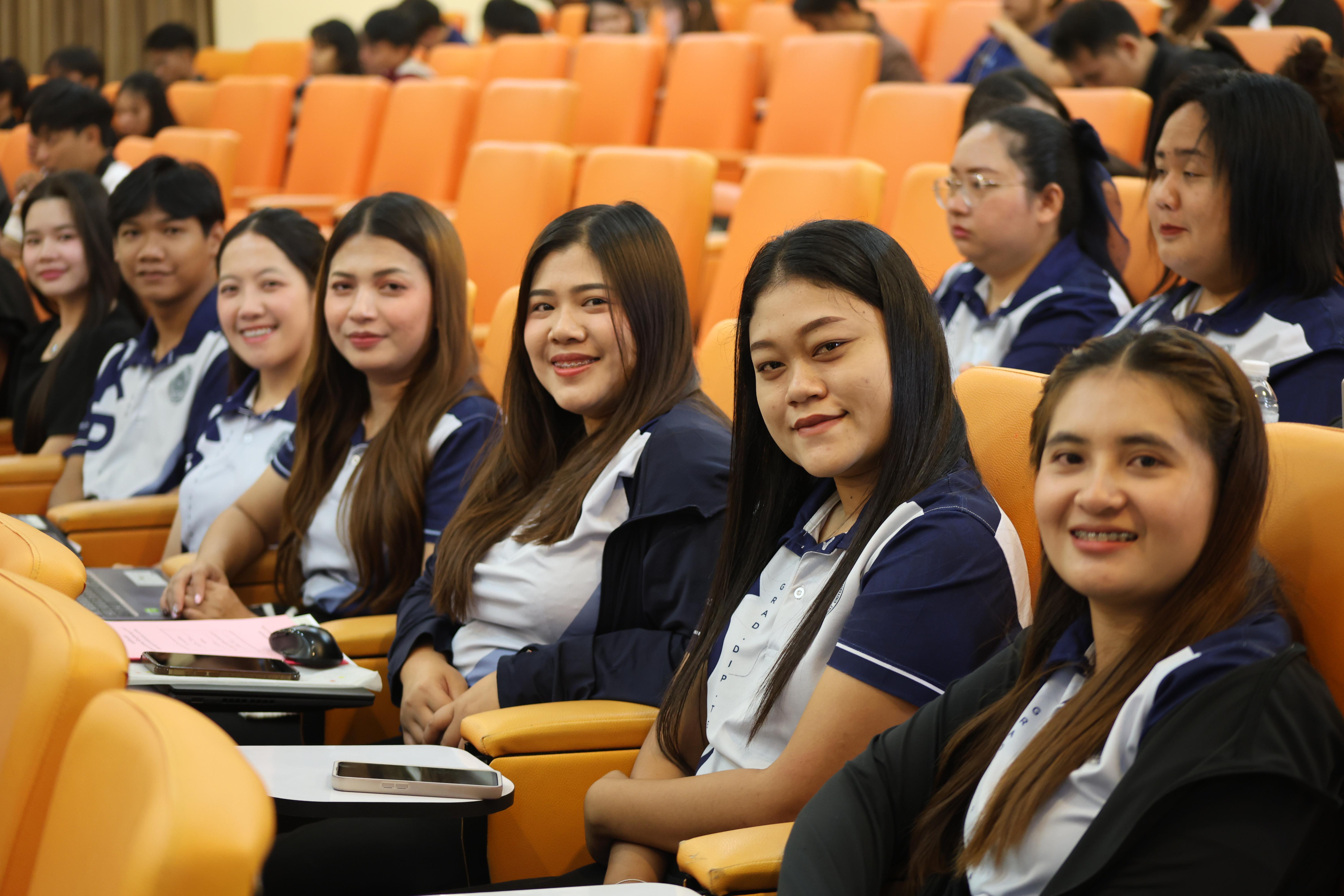61. โครงการสัมมนาเป็นหมู่คณะพัฒนาทักษะการสอนและความเป็นครู และพัฒนาส่งเสริมด้านภาษาไทยและภาษาอังกฤษ