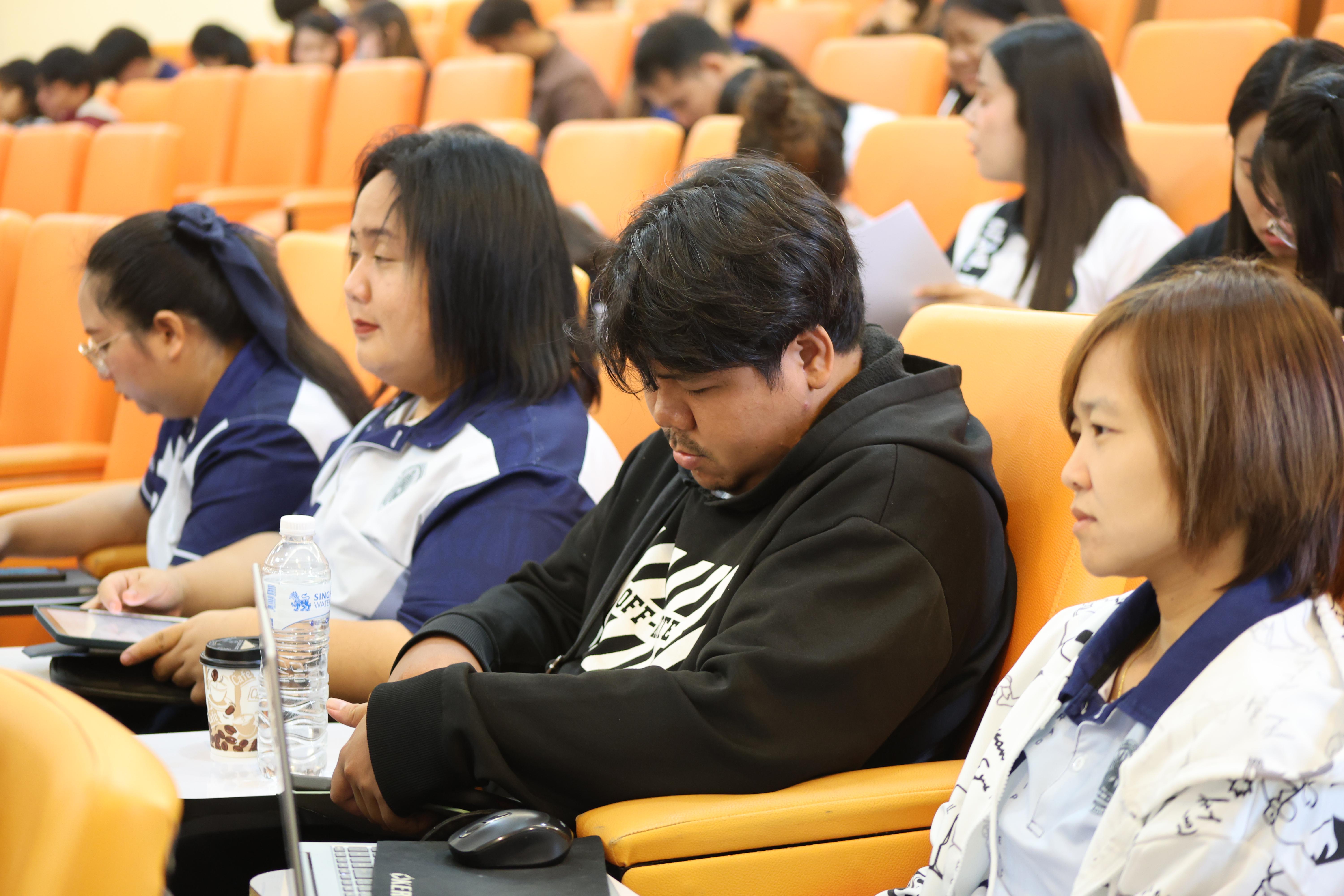 62. โครงการสัมมนาเป็นหมู่คณะพัฒนาทักษะการสอนและความเป็นครู และพัฒนาส่งเสริมด้านภาษาไทยและภาษาอังกฤษ