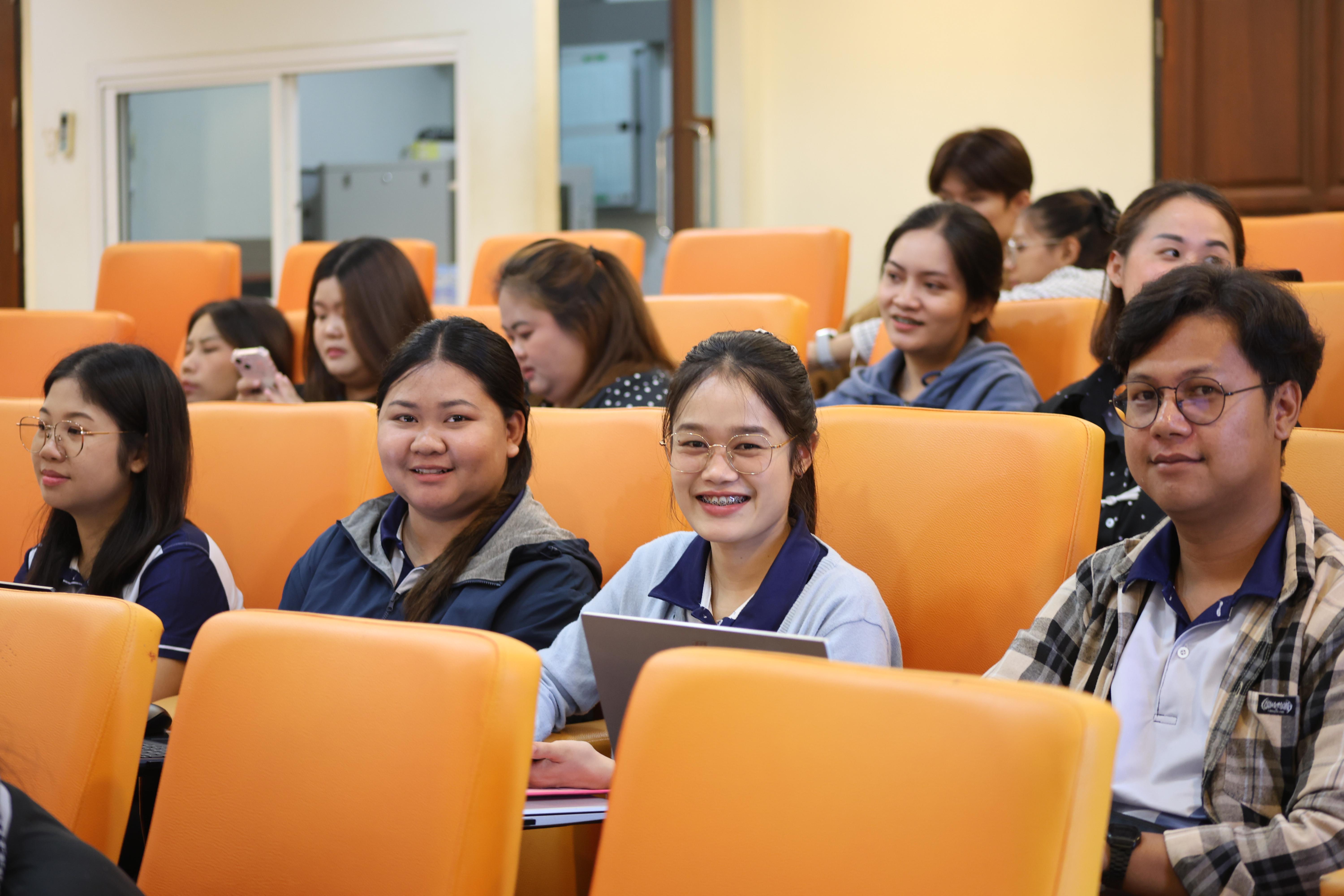 71. โครงการสัมมนาเป็นหมู่คณะพัฒนาทักษะการสอนและความเป็นครู และพัฒนาส่งเสริมด้านภาษาไทยและภาษาอังกฤษ