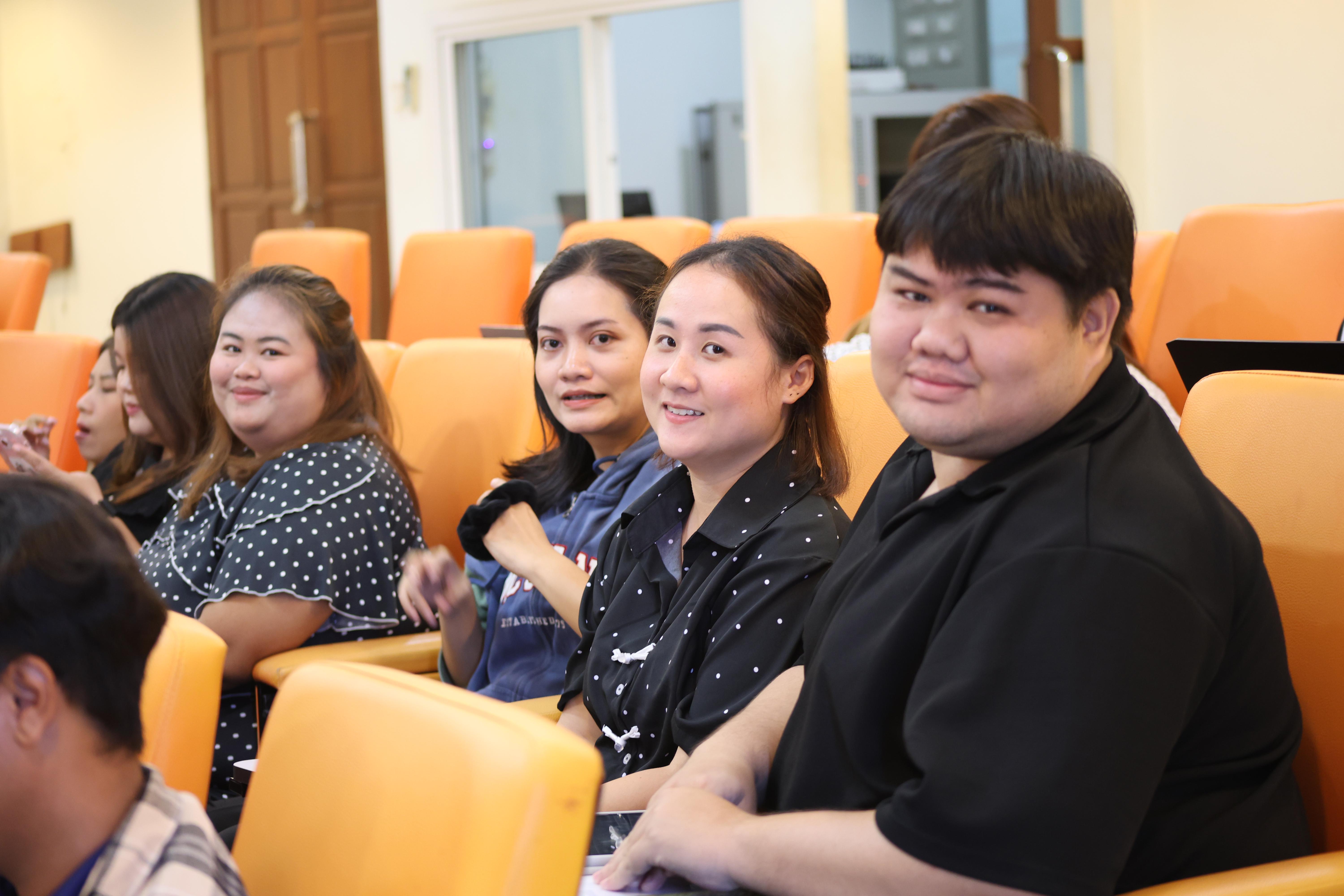 73. โครงการสัมมนาเป็นหมู่คณะพัฒนาทักษะการสอนและความเป็นครู และพัฒนาส่งเสริมด้านภาษาไทยและภาษาอังกฤษ