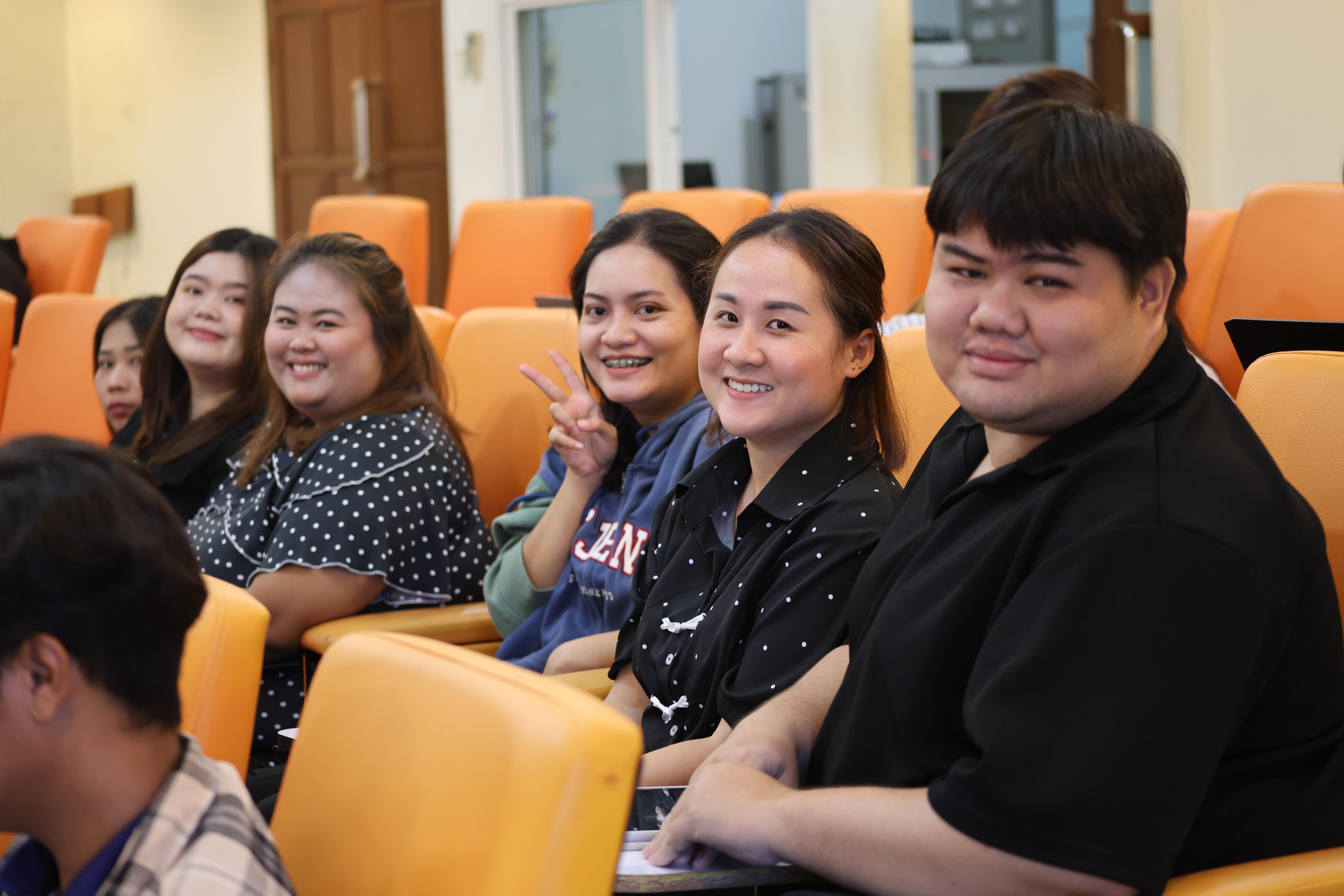 75. โครงการสัมมนาเป็นหมู่คณะพัฒนาทักษะการสอนและความเป็นครู และพัฒนาส่งเสริมด้านภาษาไทยและภาษาอังกฤษ
